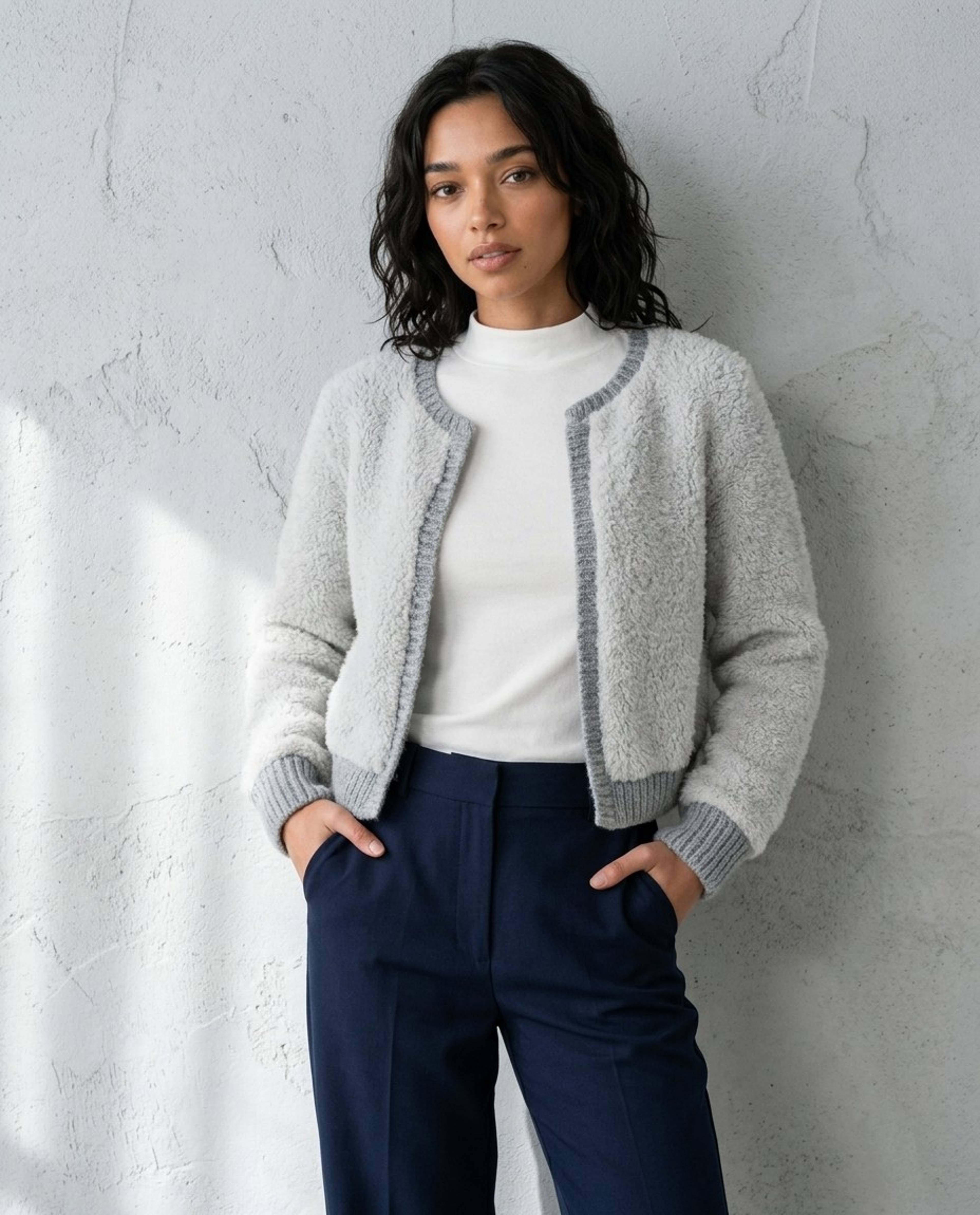 Women's Cardigan Model Kiss