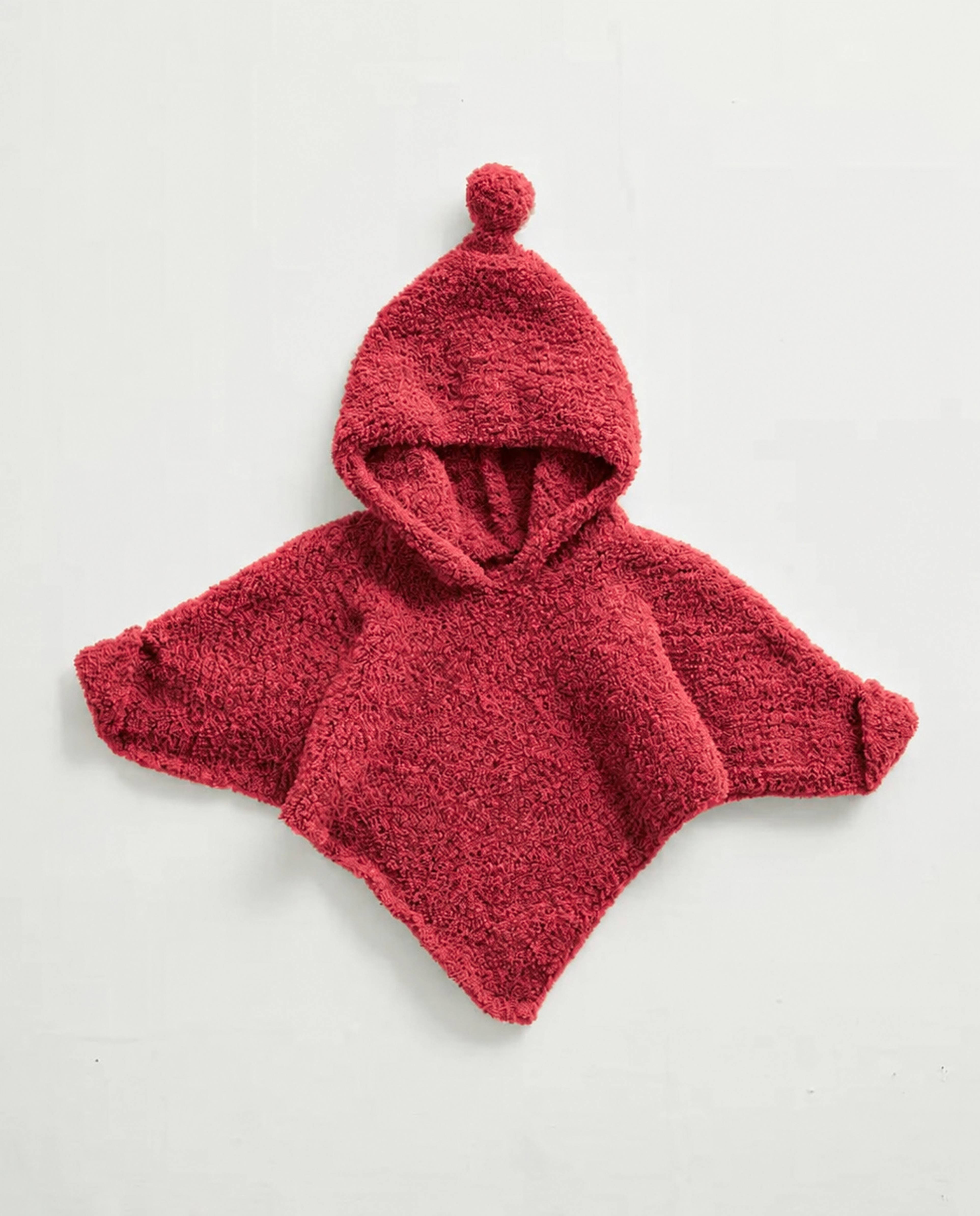 Layette Poncho Model Benjamin