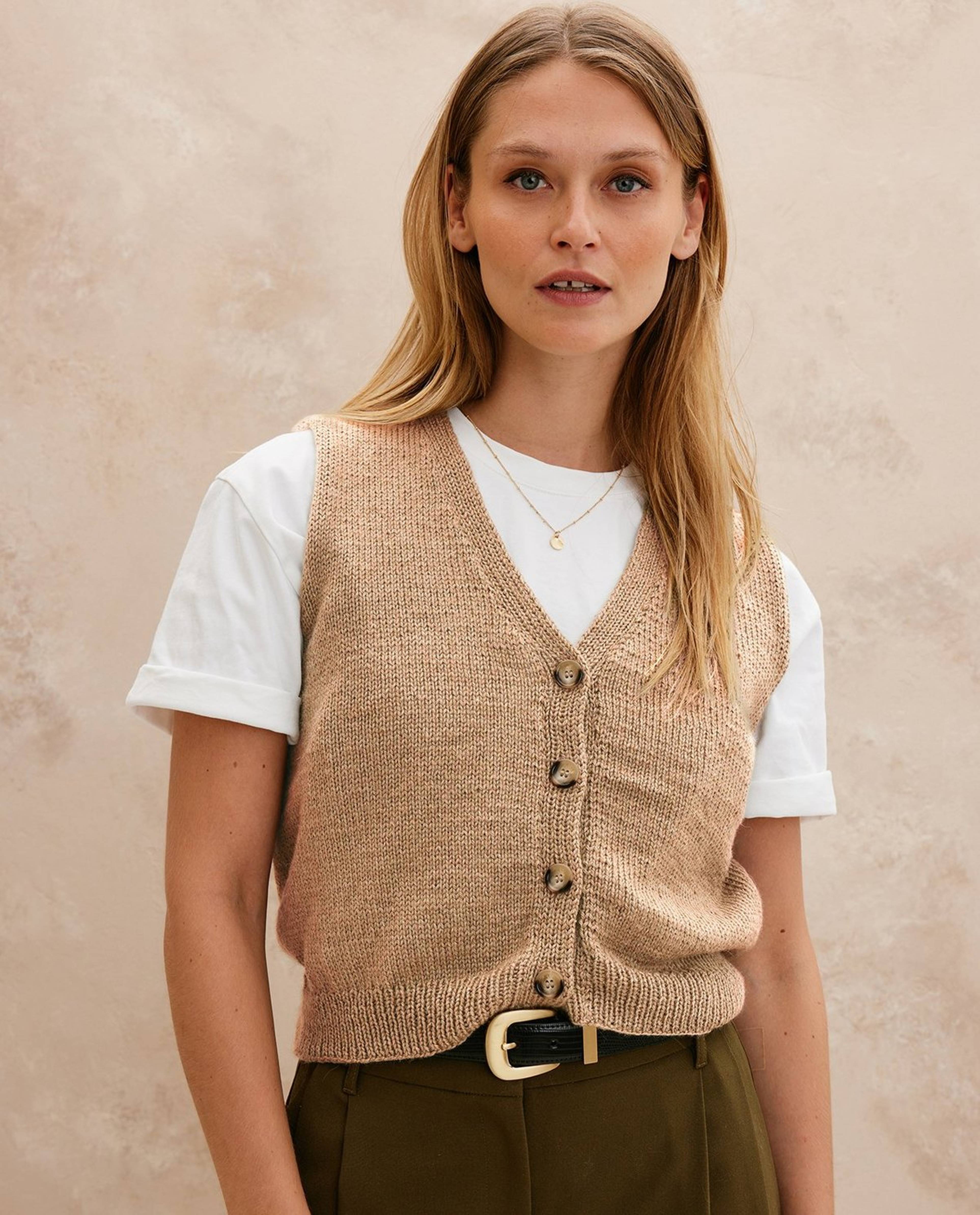 Modèle Femme Gilet Sans Manche Taïs