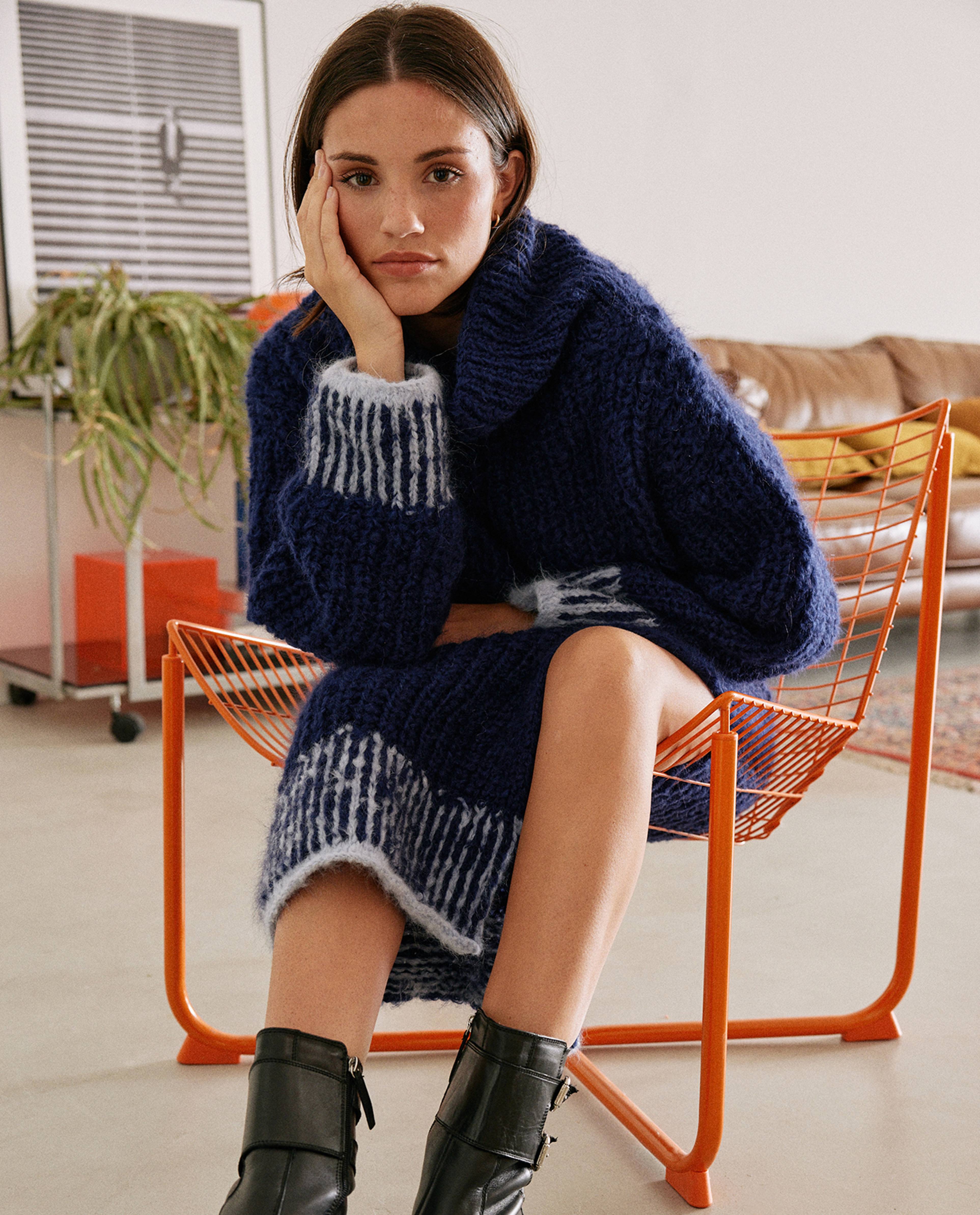 Women's Sweater Model Kevan