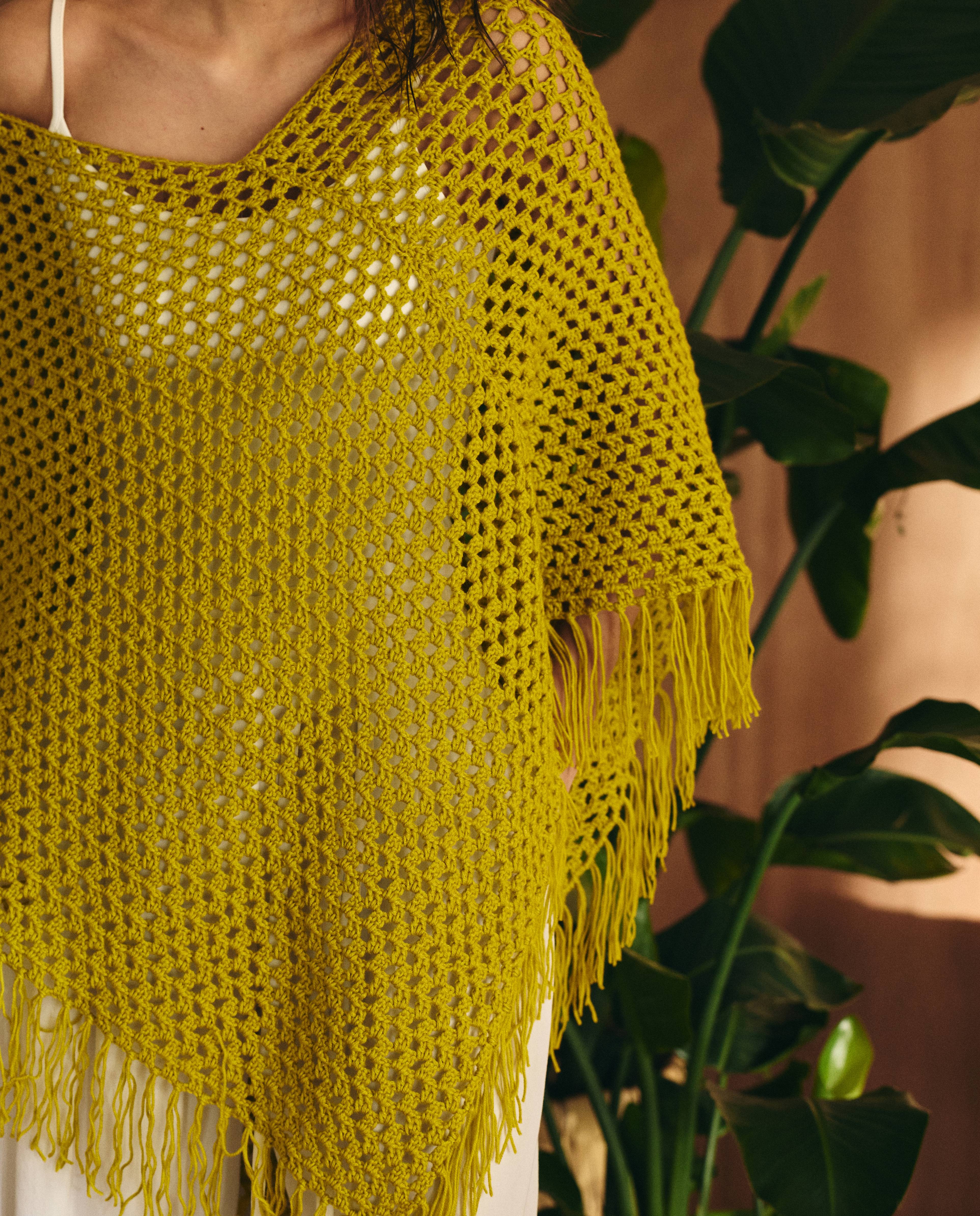 Vrouwelijke Poncho Model Oriata