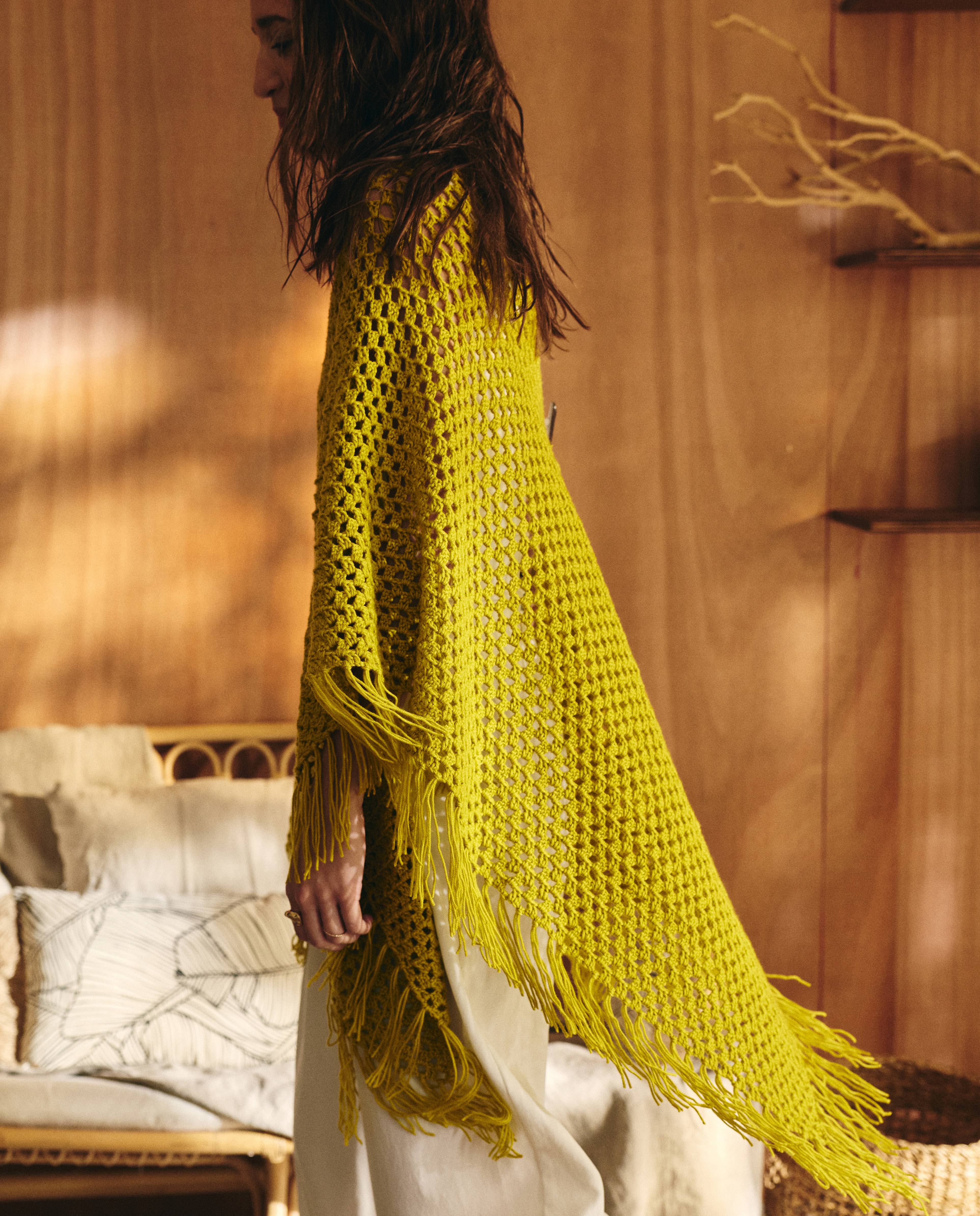 Vrouwelijke Poncho Model Oriata