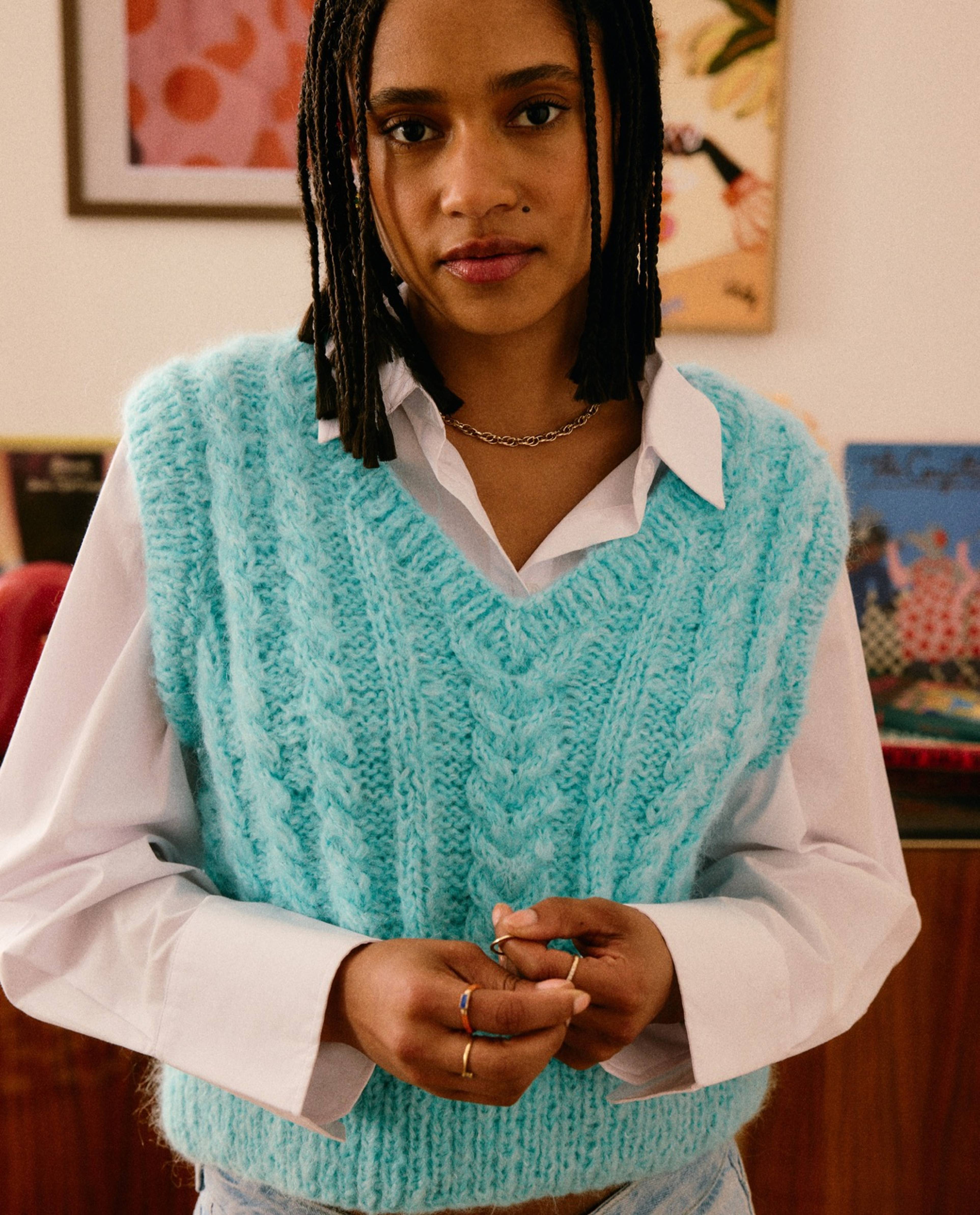 Modèle Femme Pull Sans Manche Scott