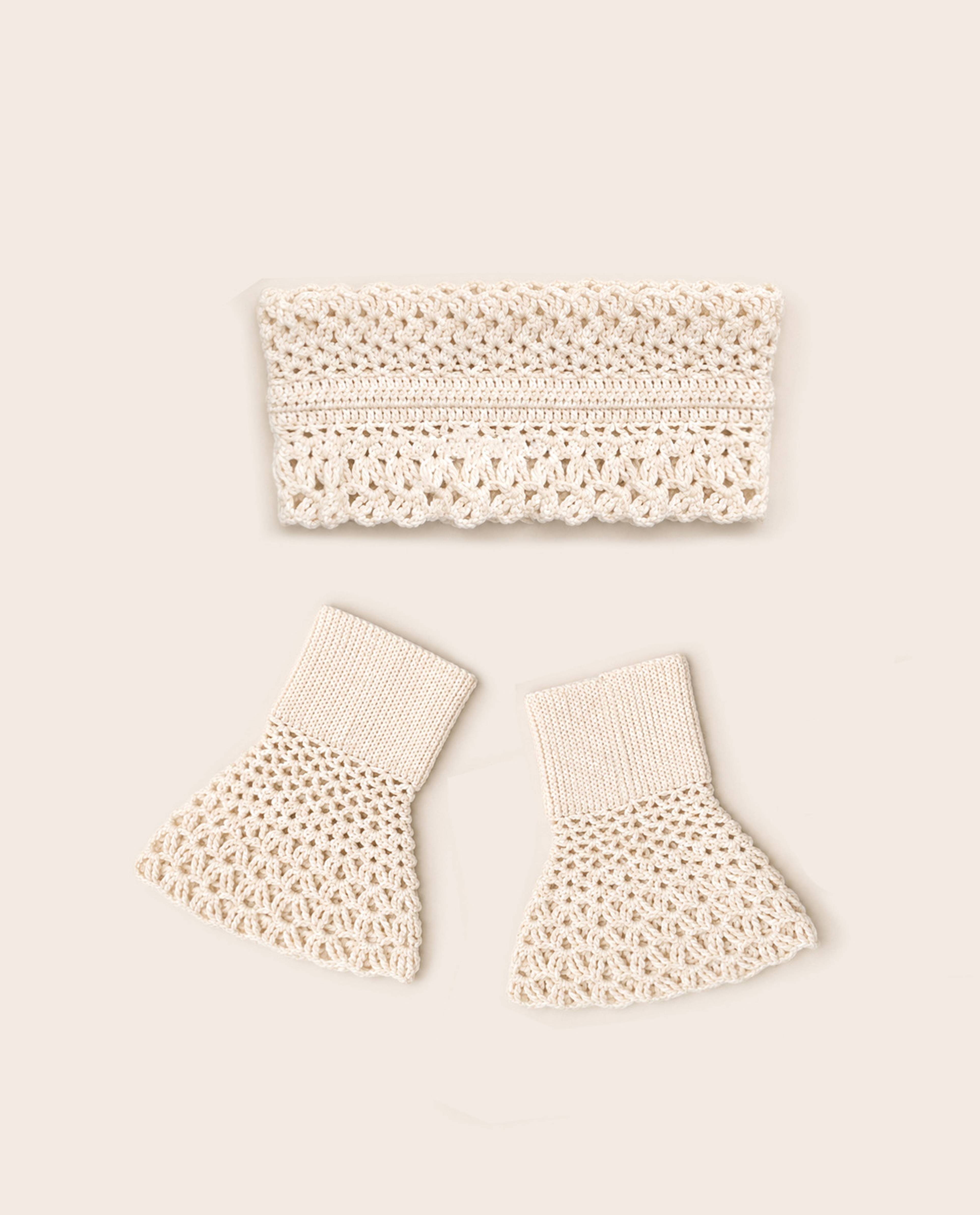 Azéma Collar and Mittens Accessories Pattern