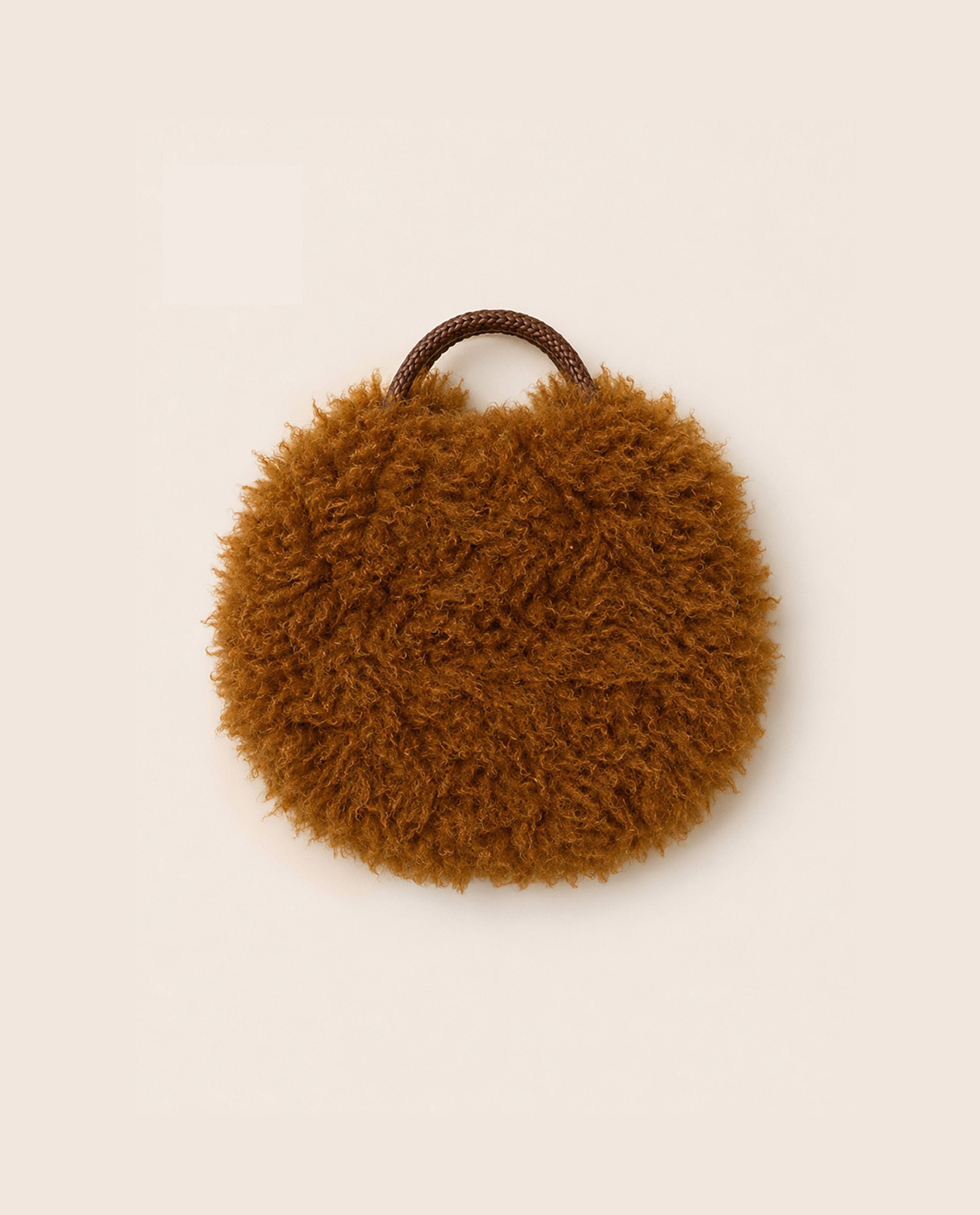 Modèle Accessoire Sac Basil