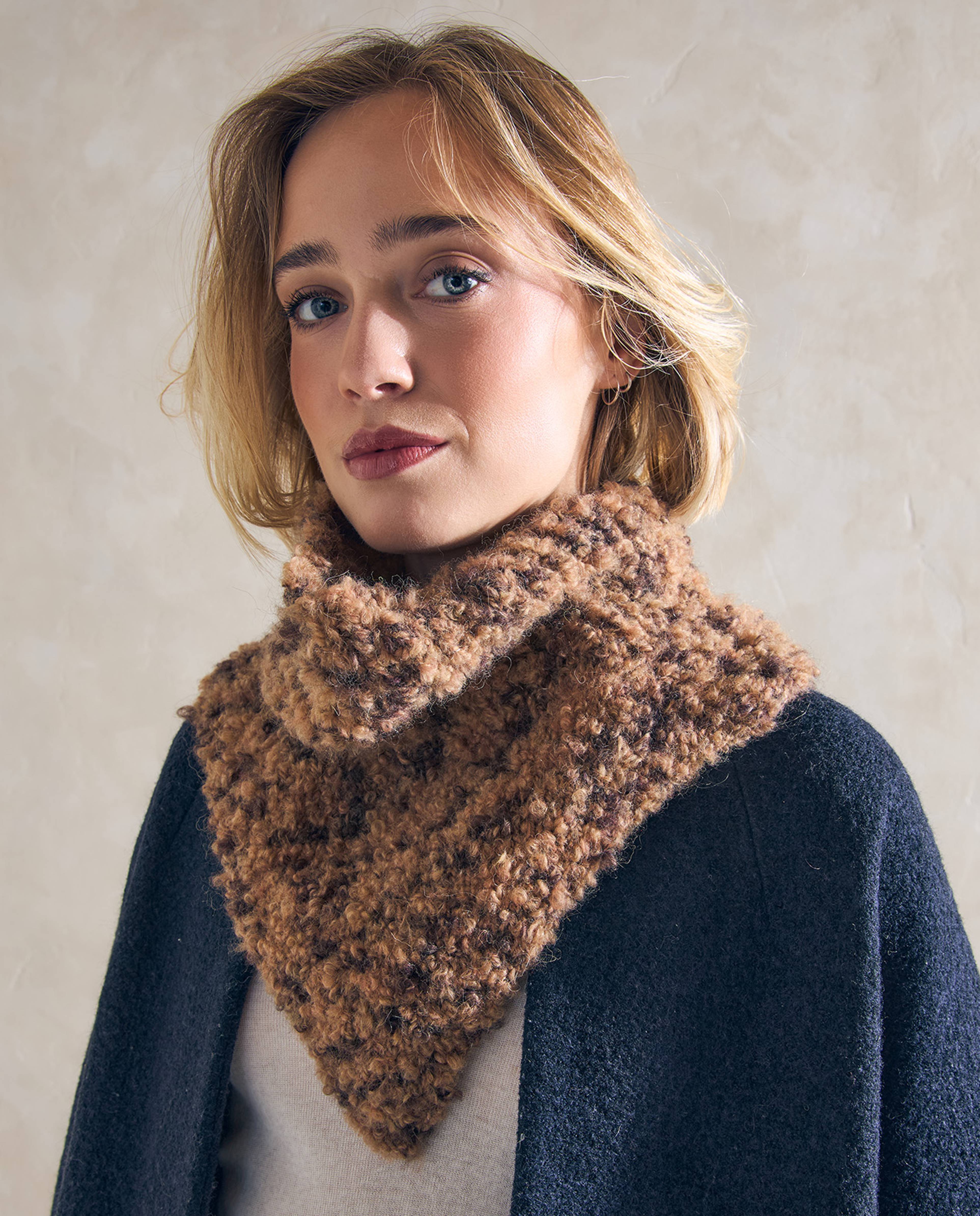 Modèle Accessoire Plastron Cassandra
