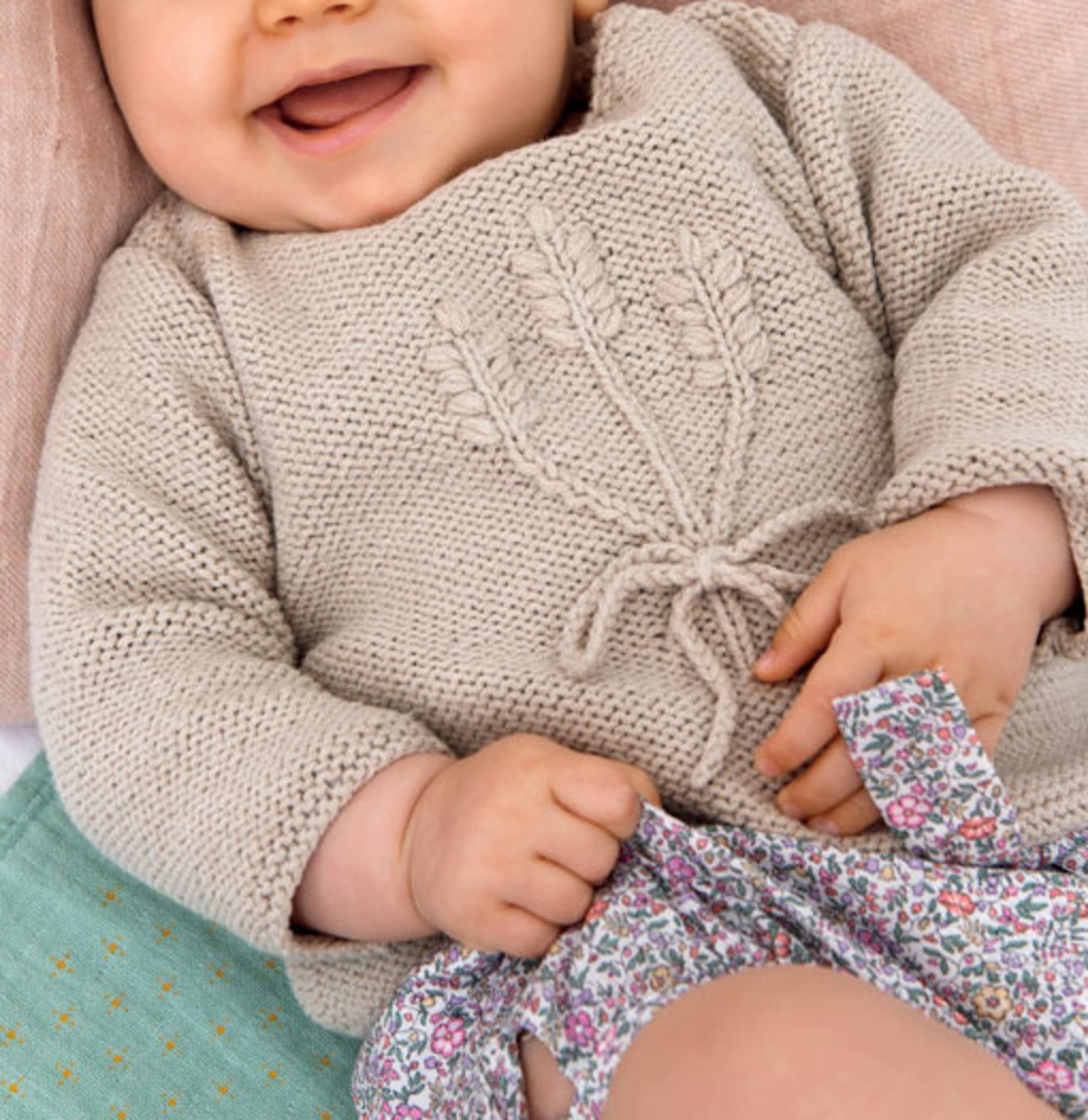 Baby sweater pattern with bow