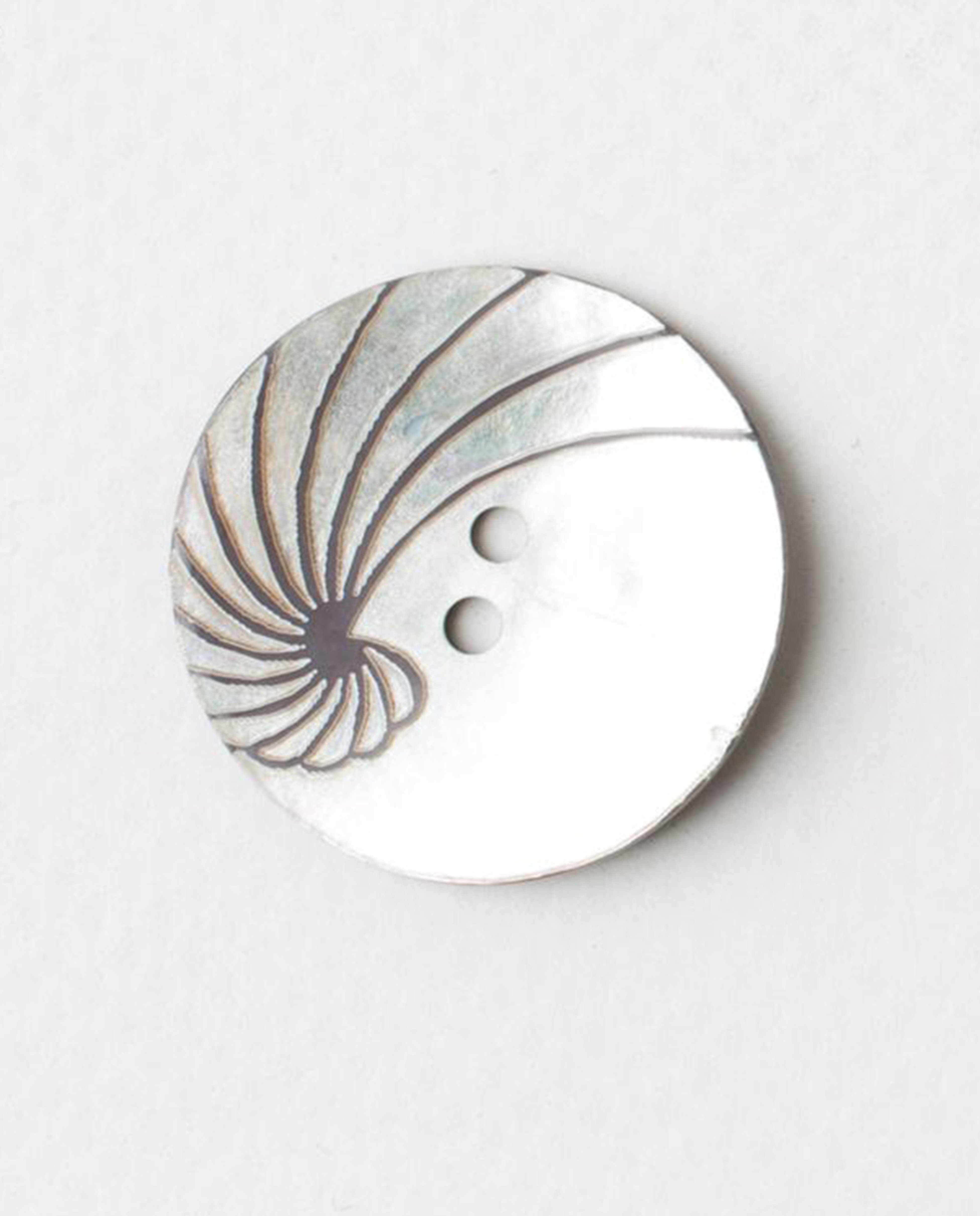 Bouton Nacré Gravé Fantaisie - 20mm