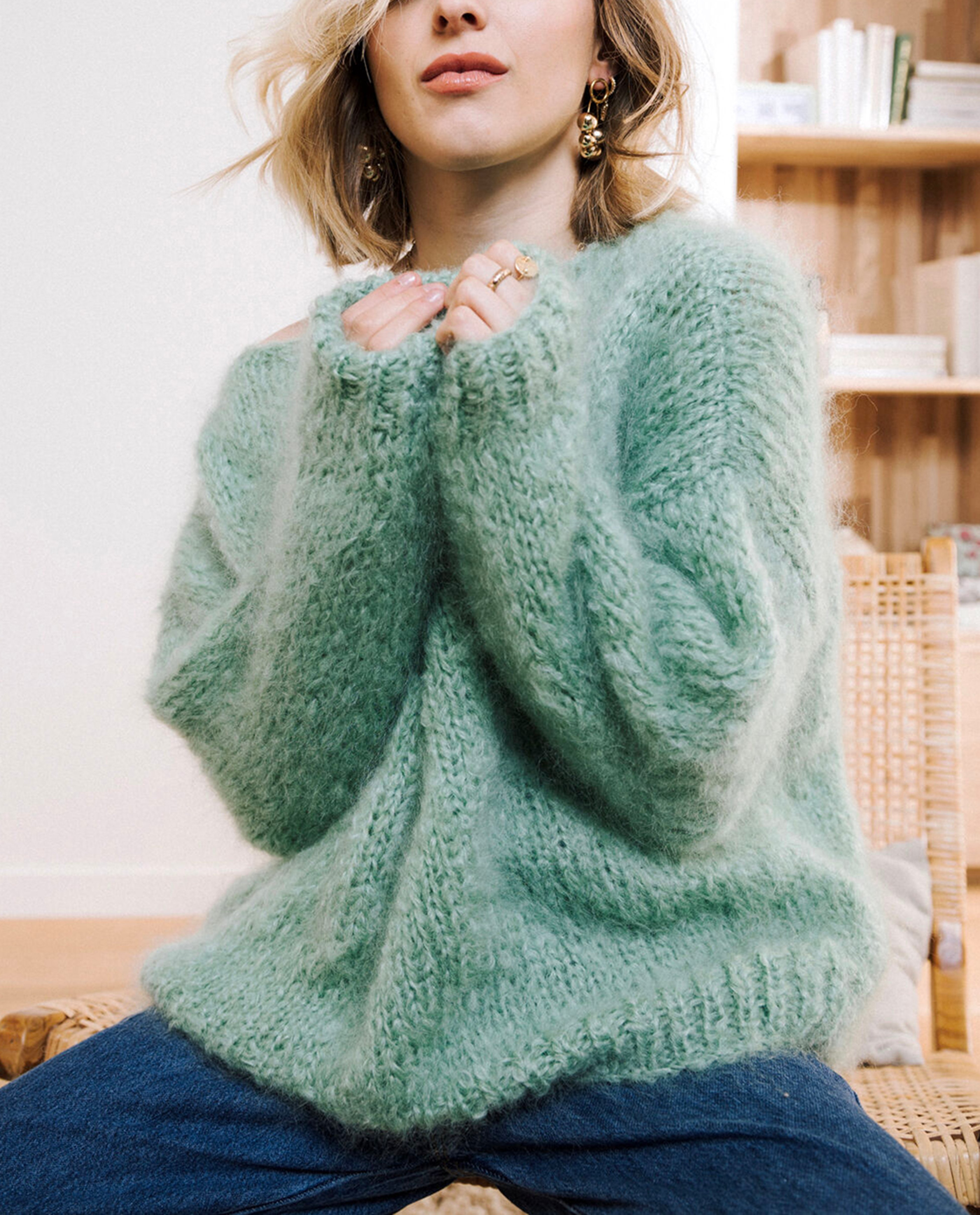 Women's Sweater Model Lana