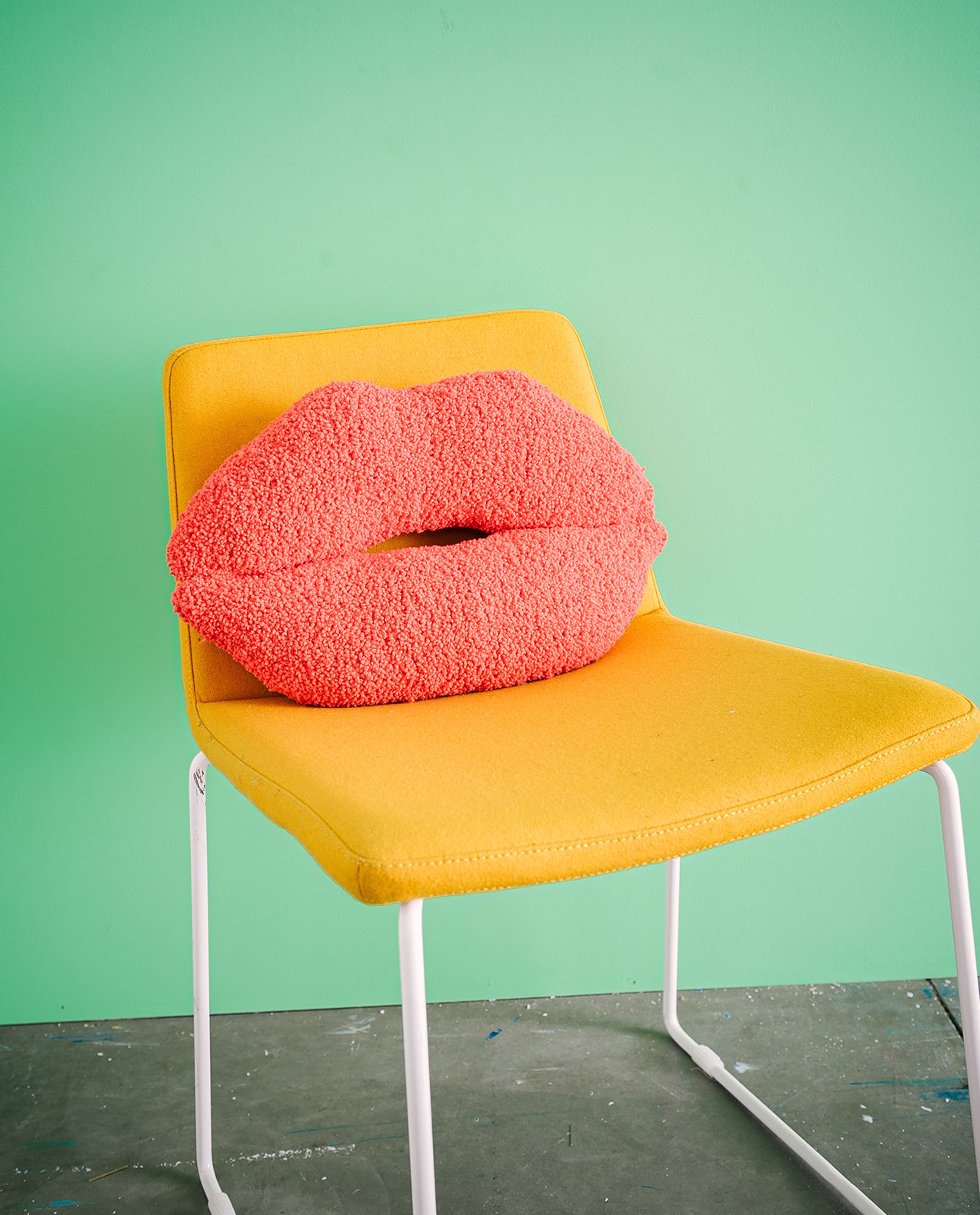 Decor Model - Lips Cushion