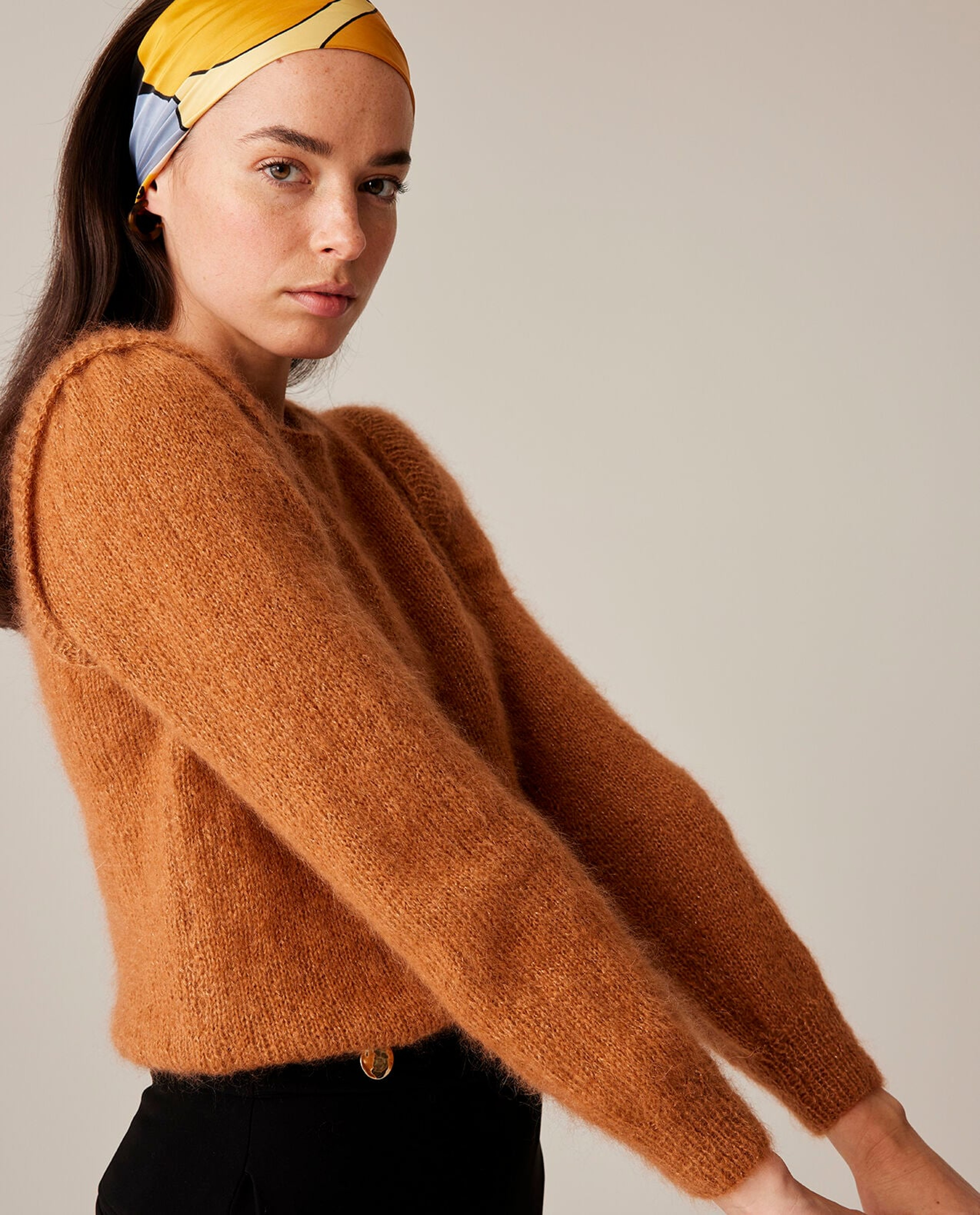 Women's Sweater Model Yanelle