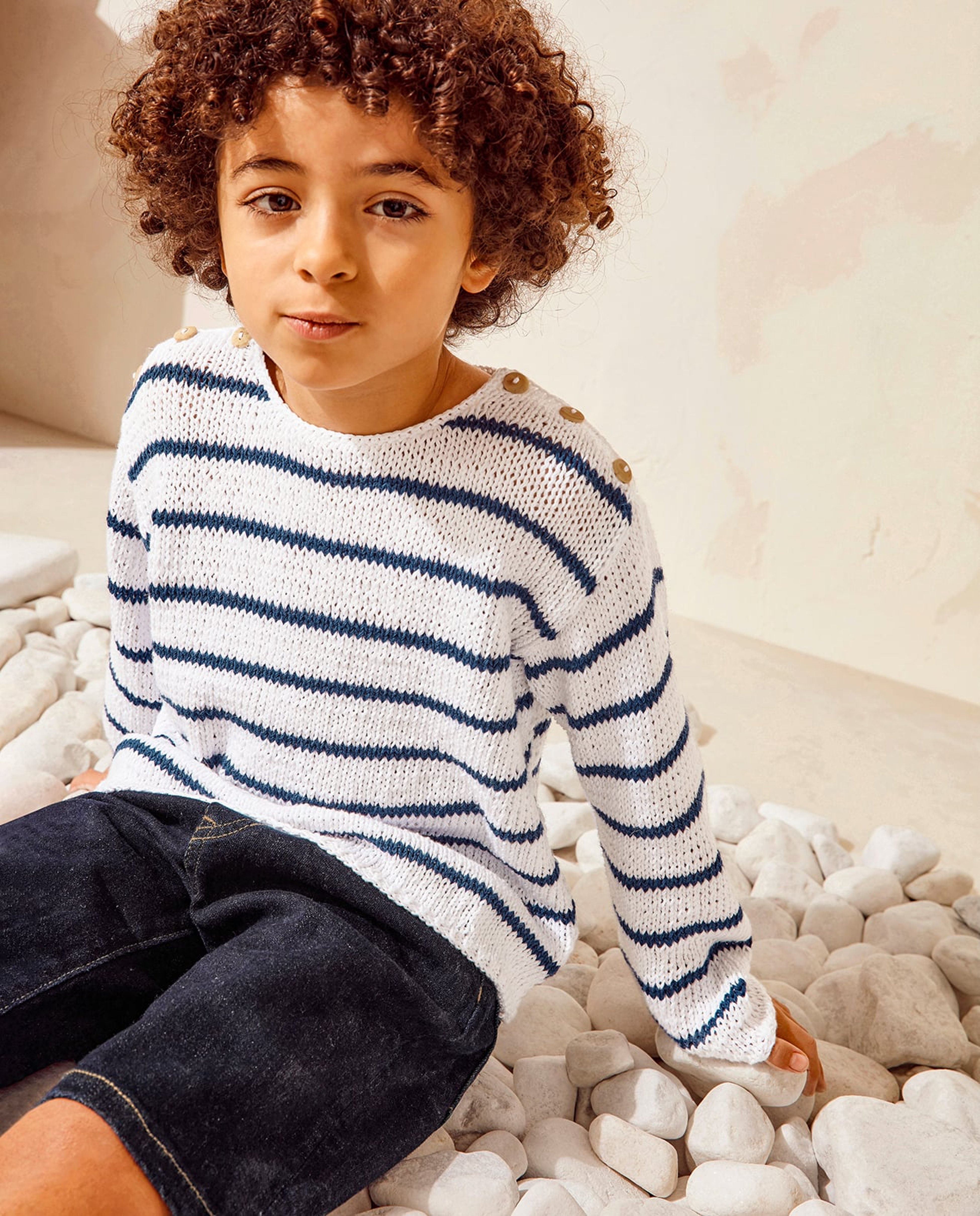 Boy's Sweater Model Dany Chalk