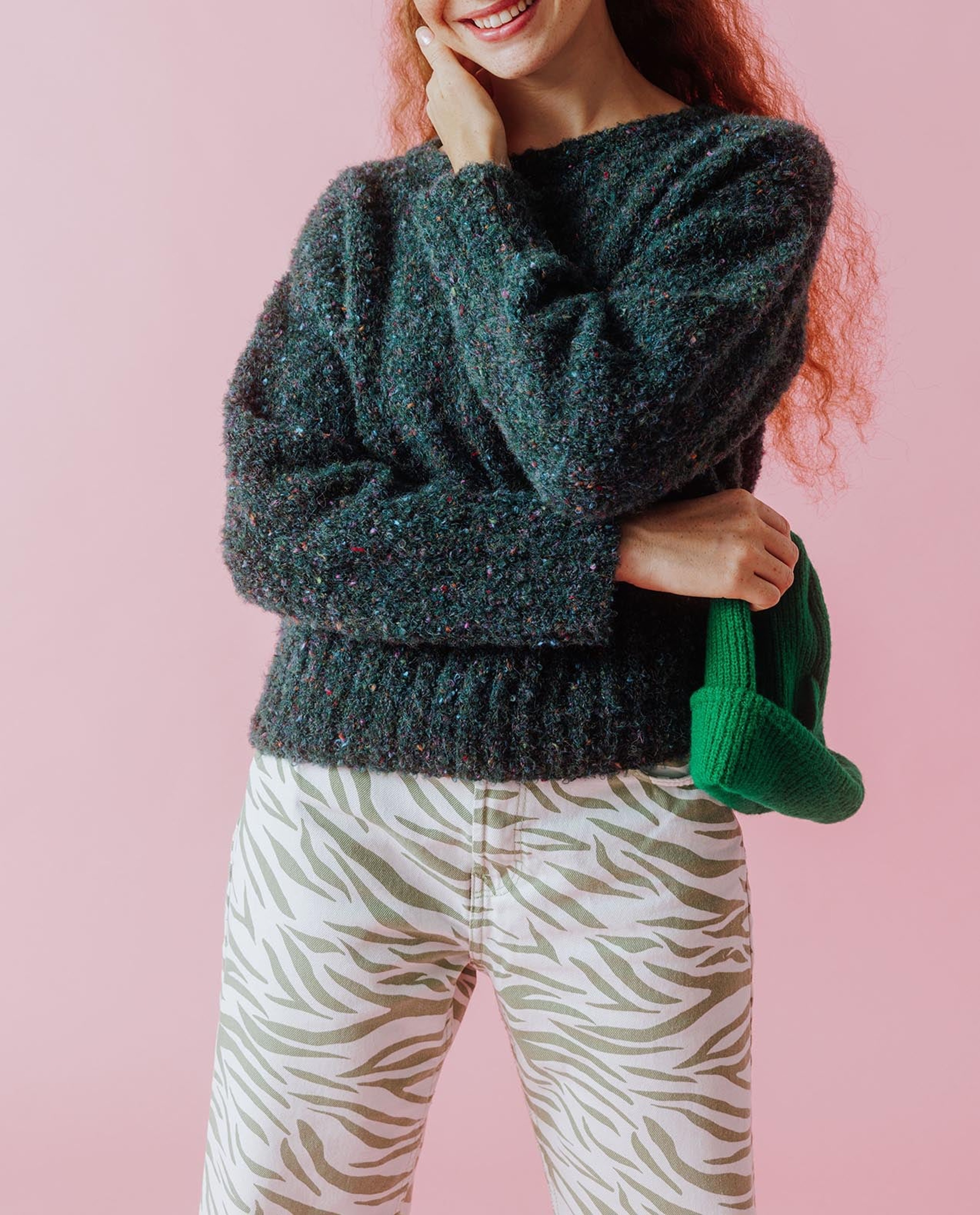 Women's Sweater Model Tay