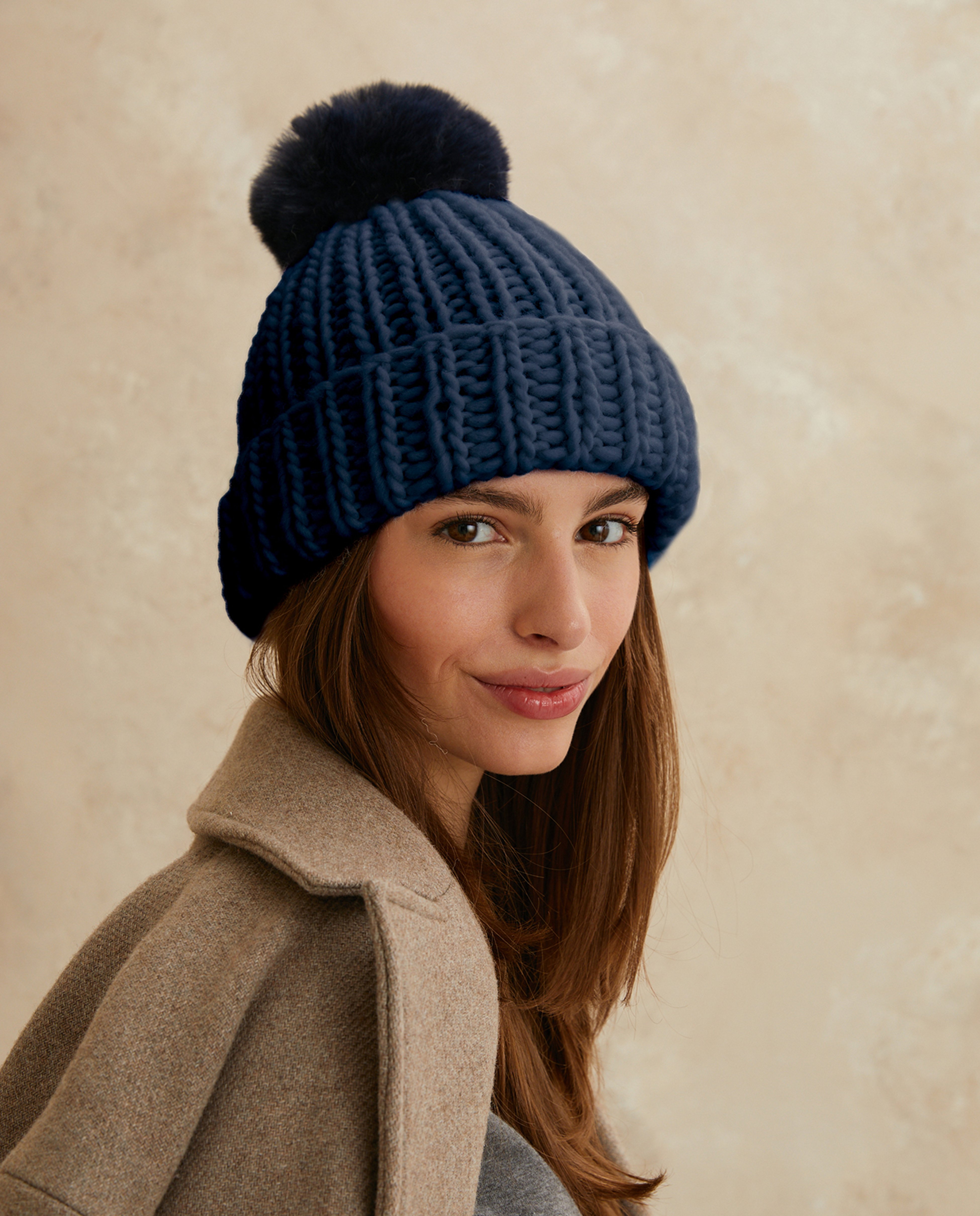 Bekky Beaniemodel met Pompon