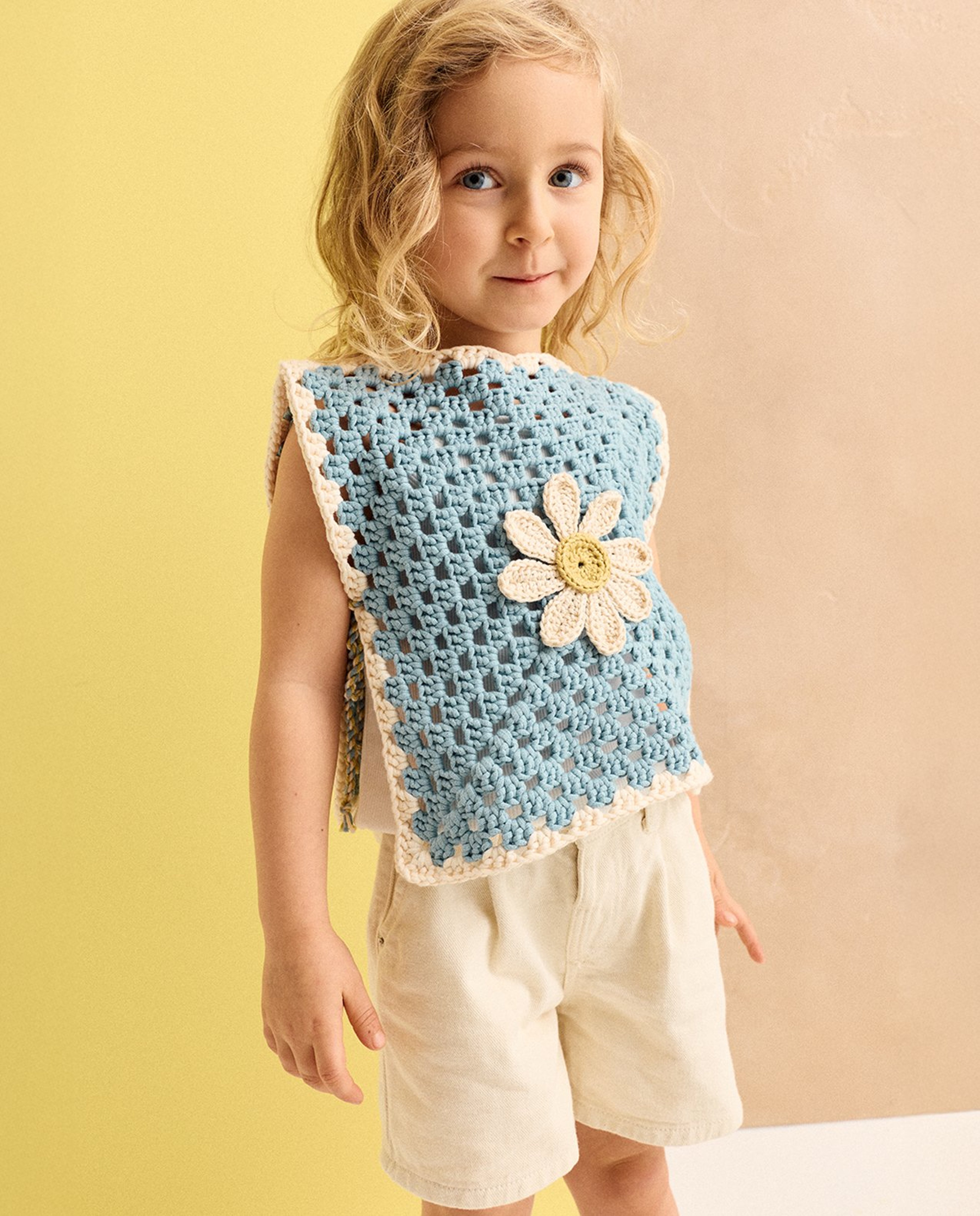 Kindermodel Met Madeliefje Borststuk