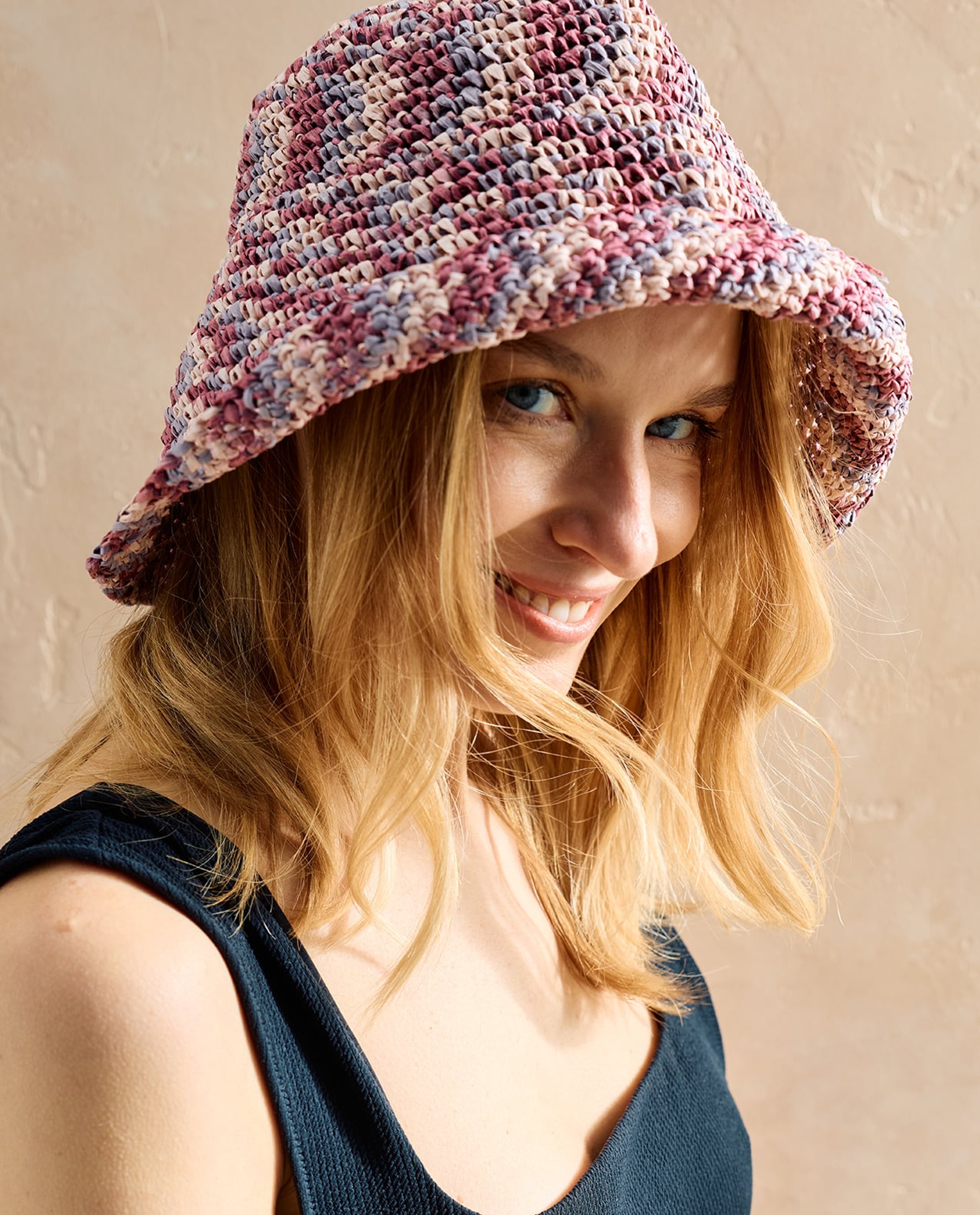 Modèle Accessoire Chapeau Julia