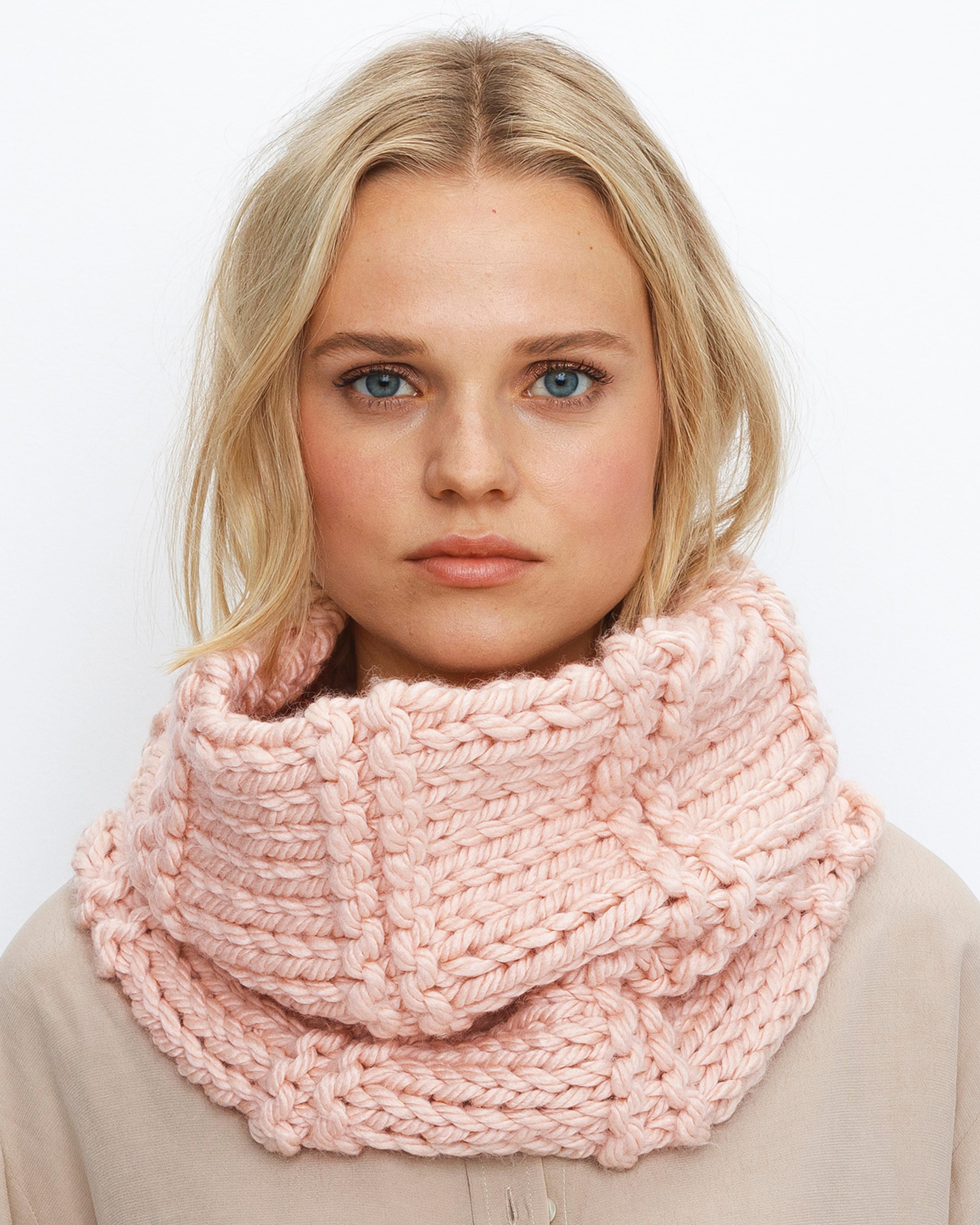Talhia Women's Snood Pattern
