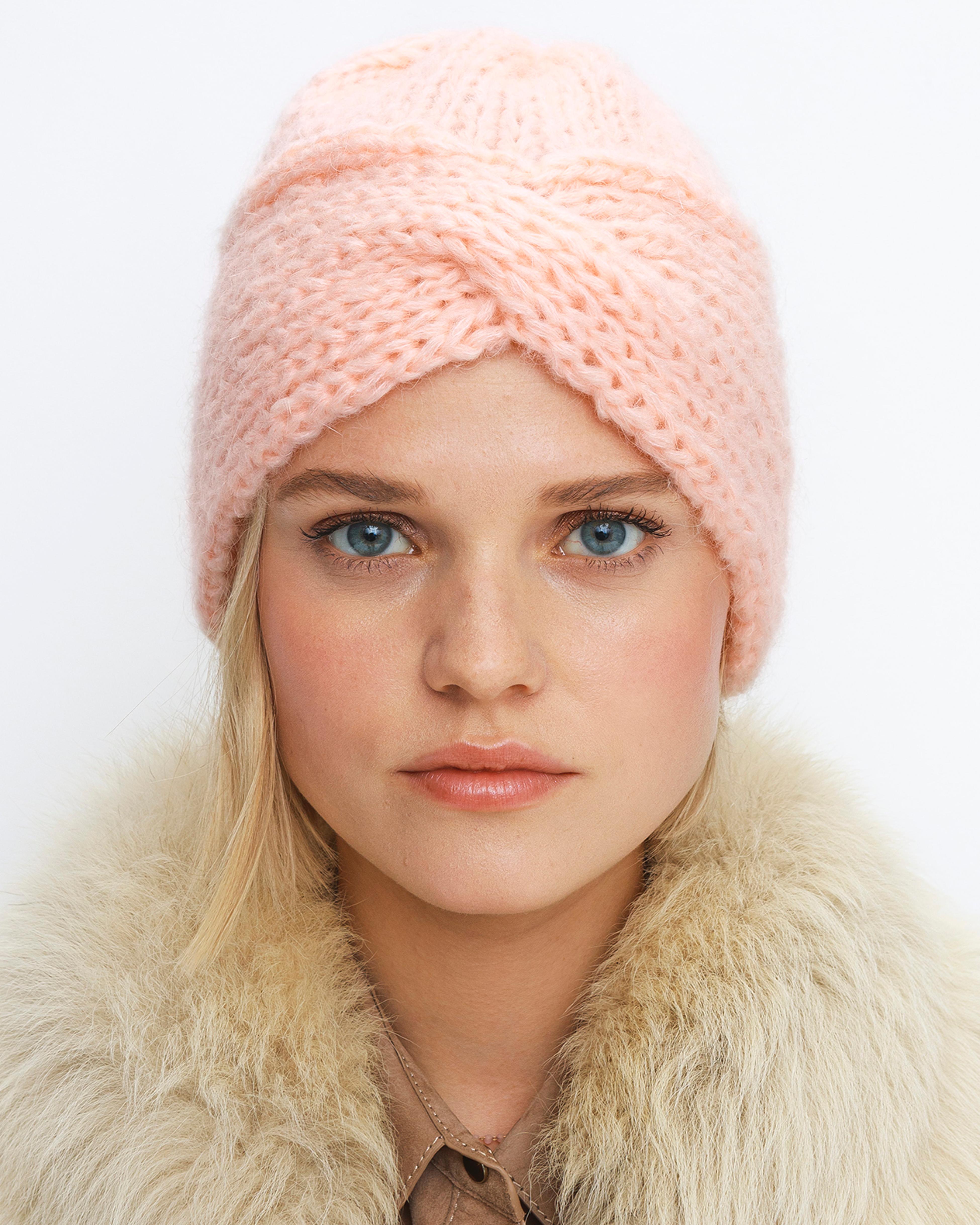 Women's Beanie Model Thomasine