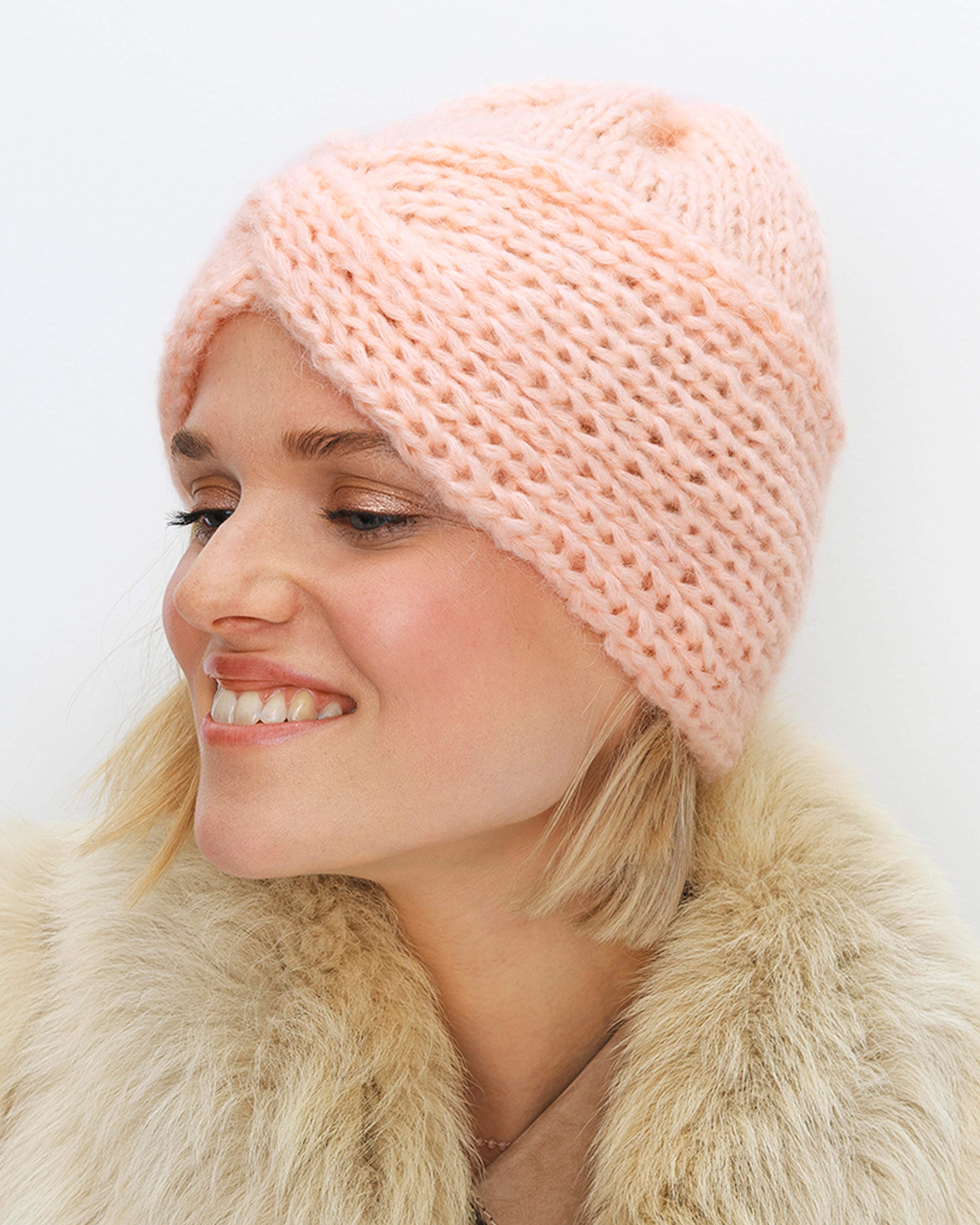 Women's Beanie Model Thomasine