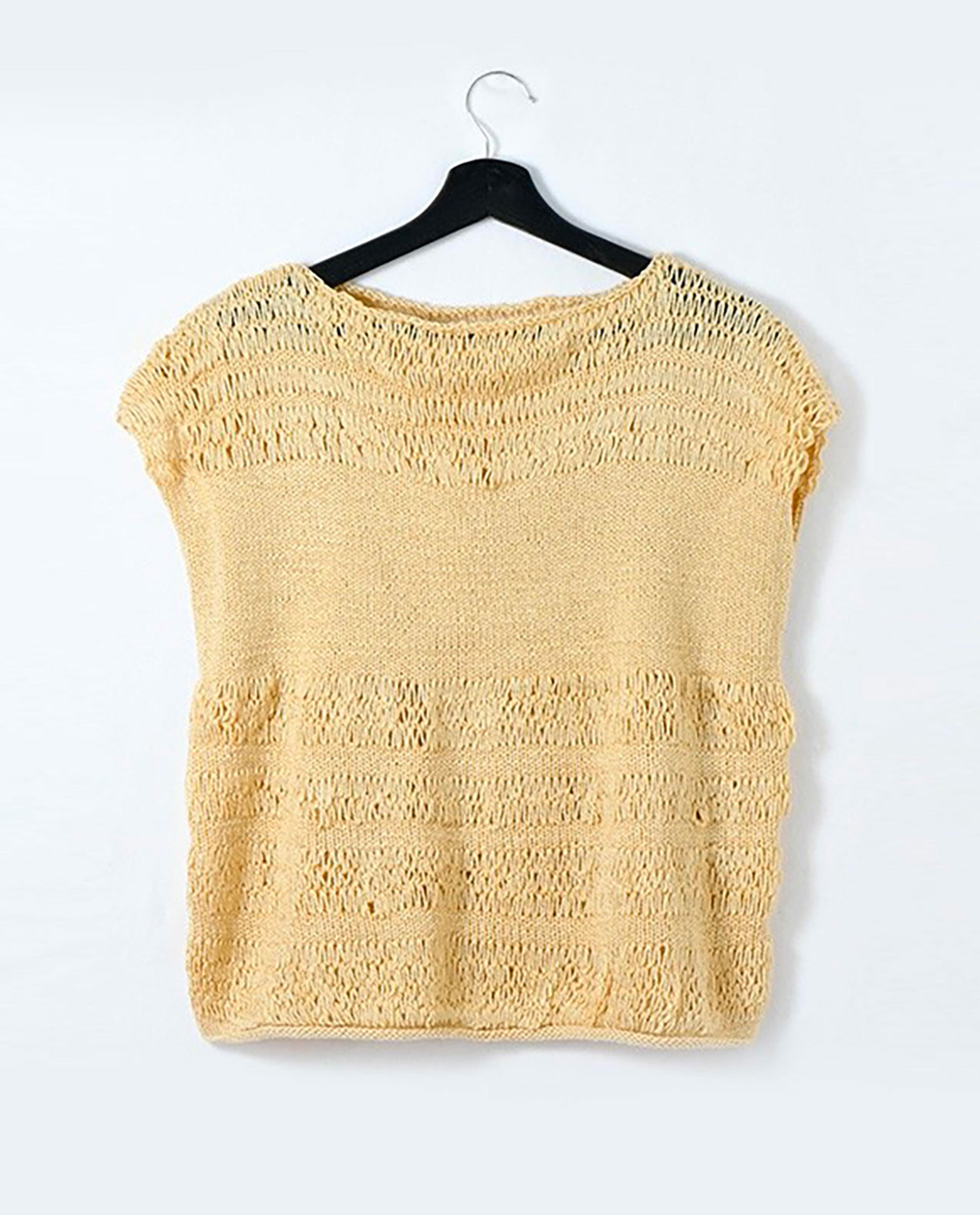 Damesmodel - Glanzende opengewerkte tanktop