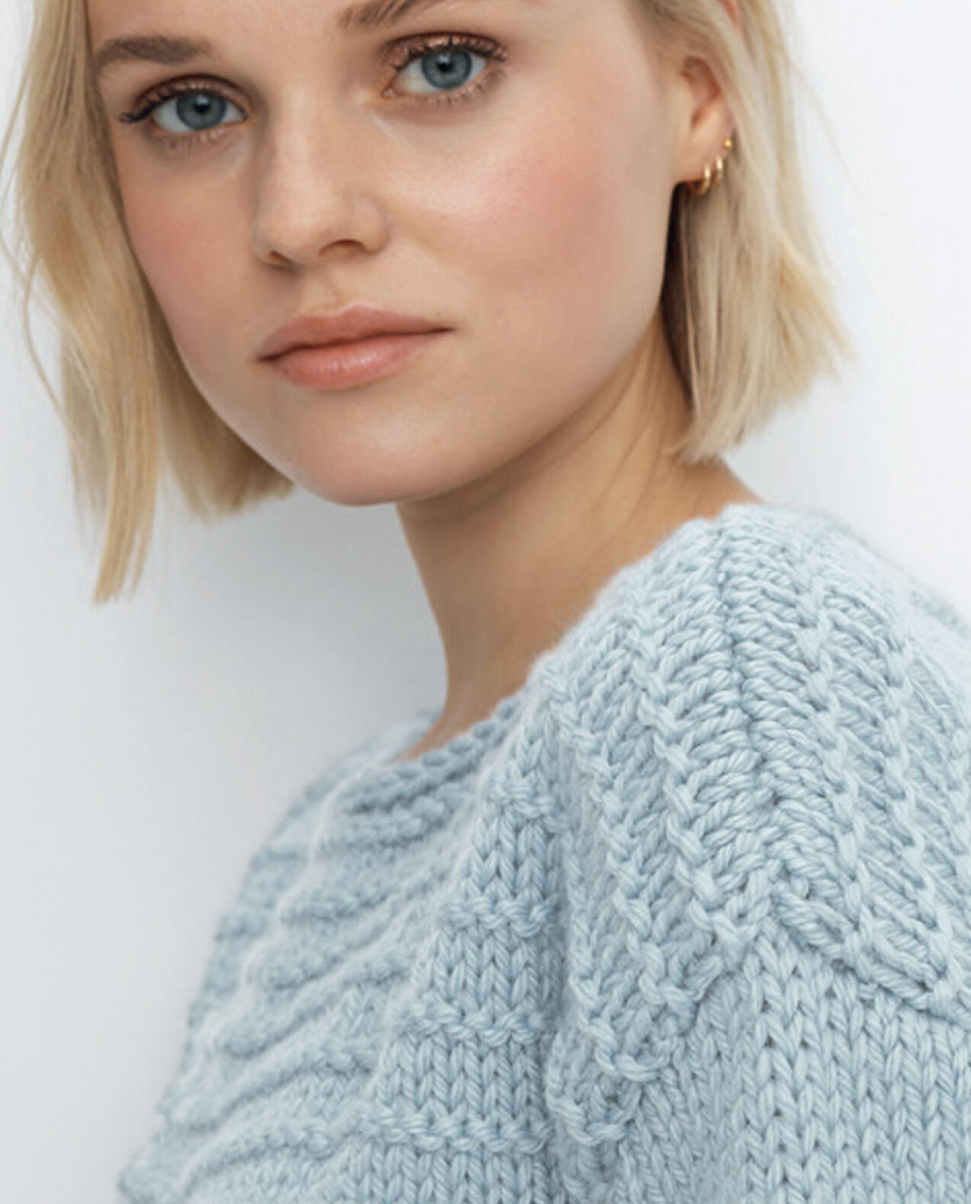Women's Sweater Model Thanais