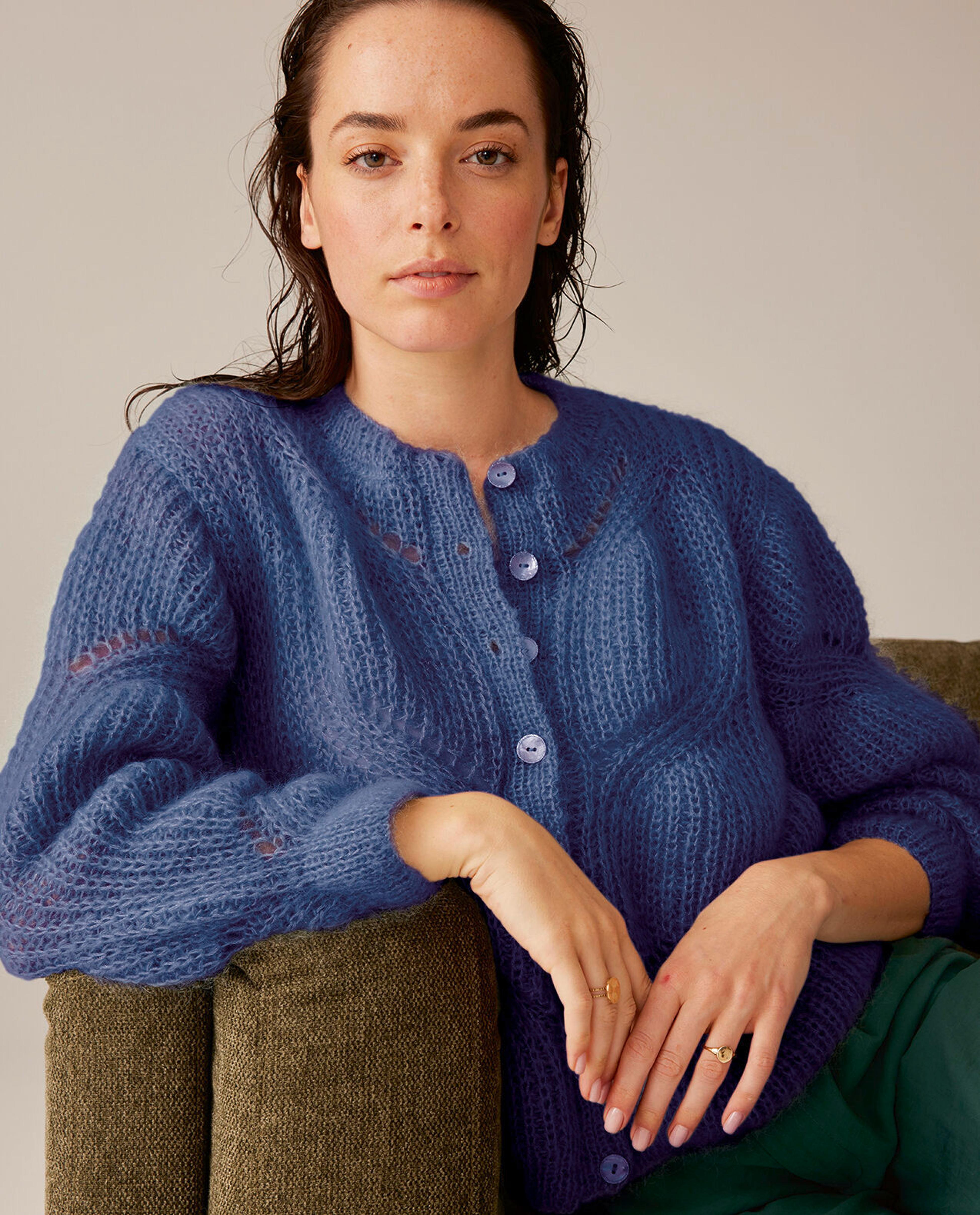 Zéna Women's Cardigan Model
