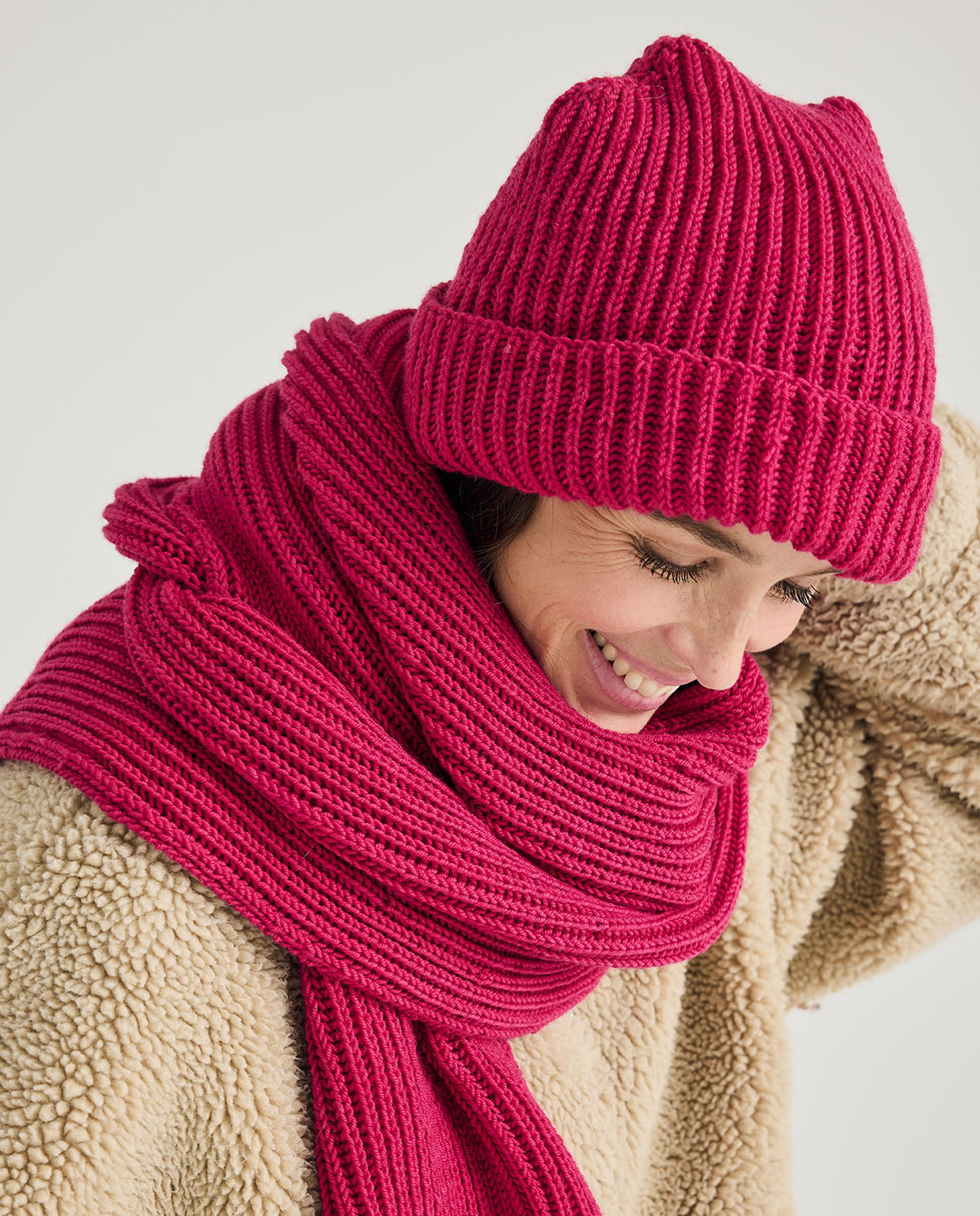 Unisex Divine Hat And Scarf Pattern