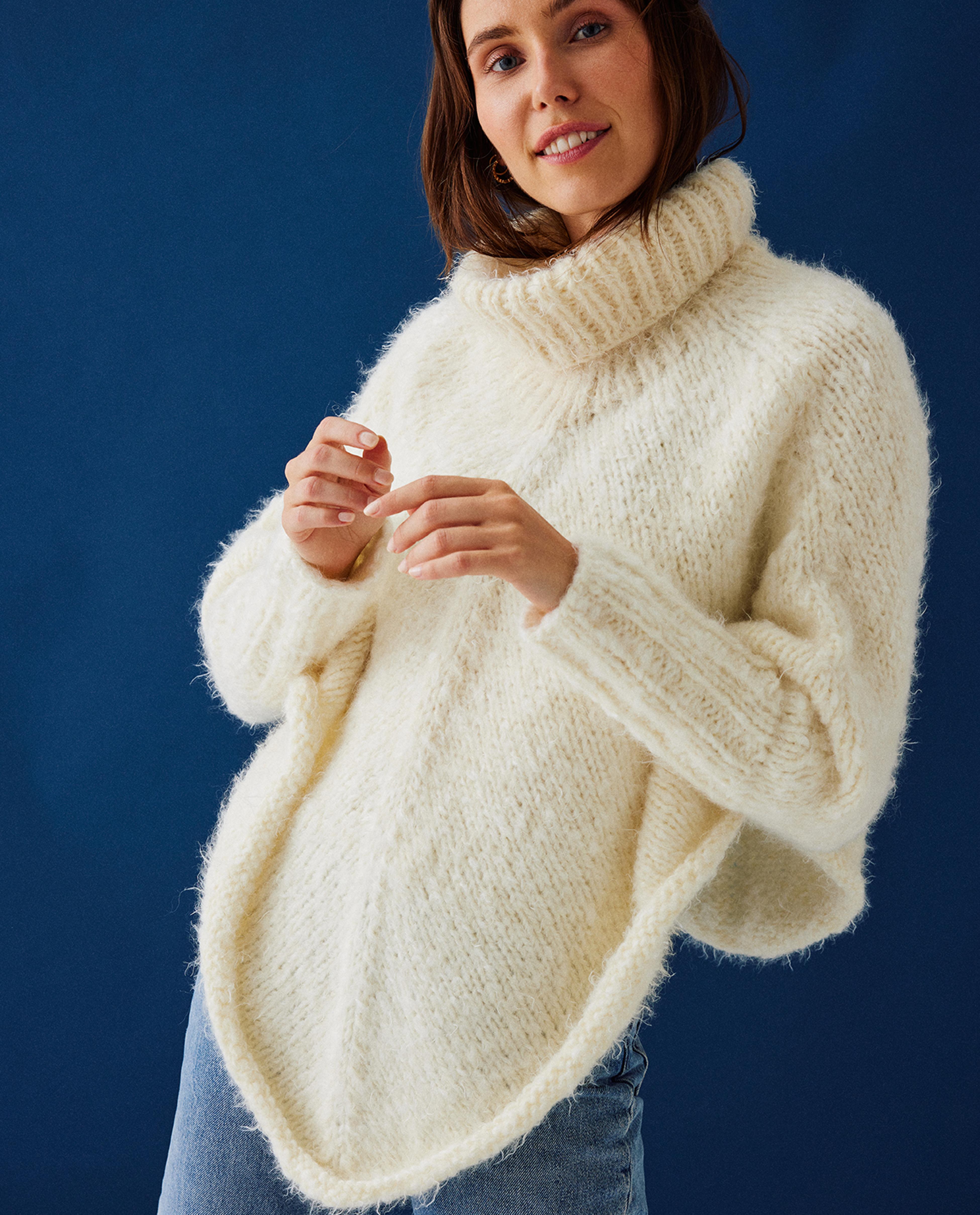 Women's Poncho Model Jenna