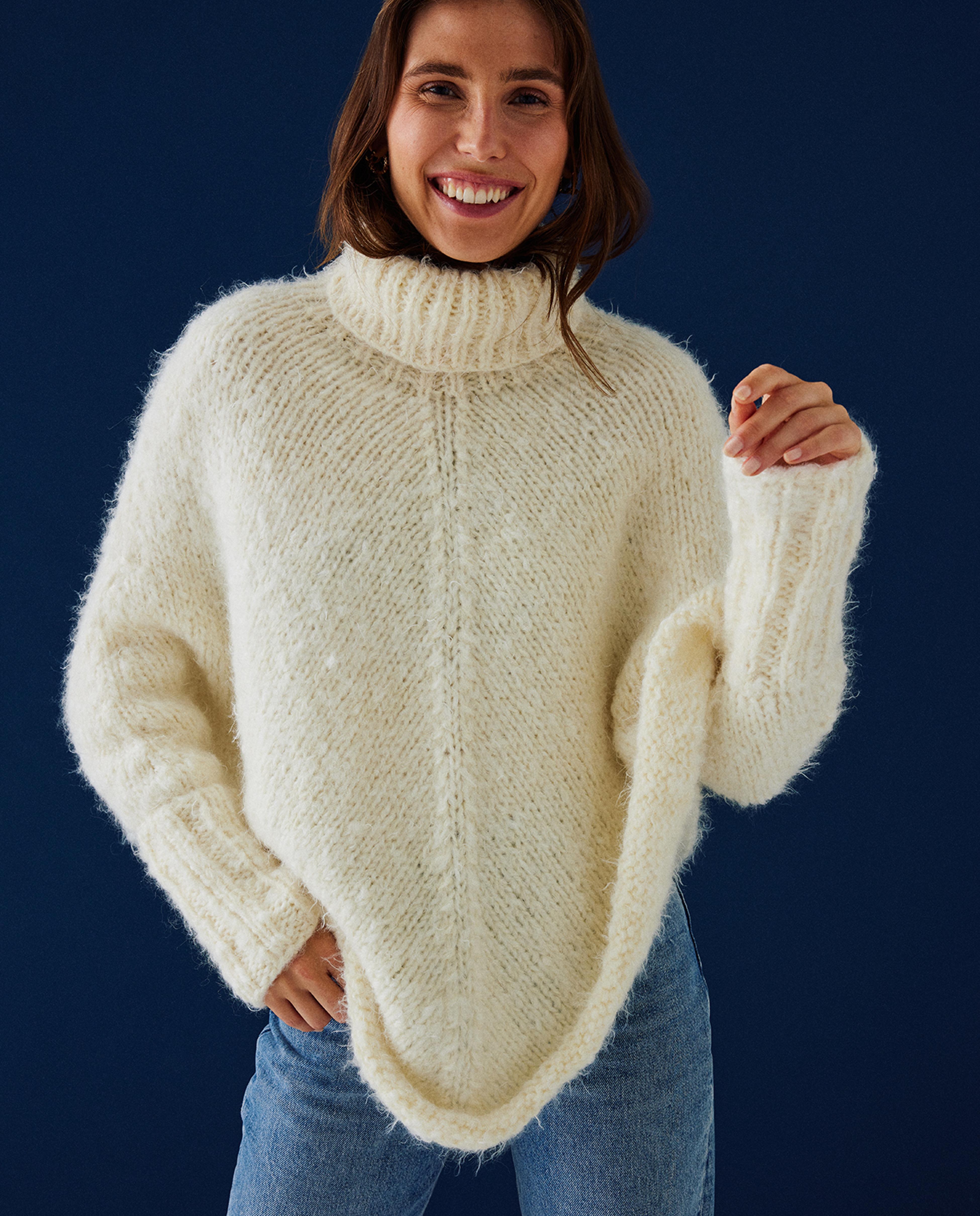 Women's Poncho Model Jenna