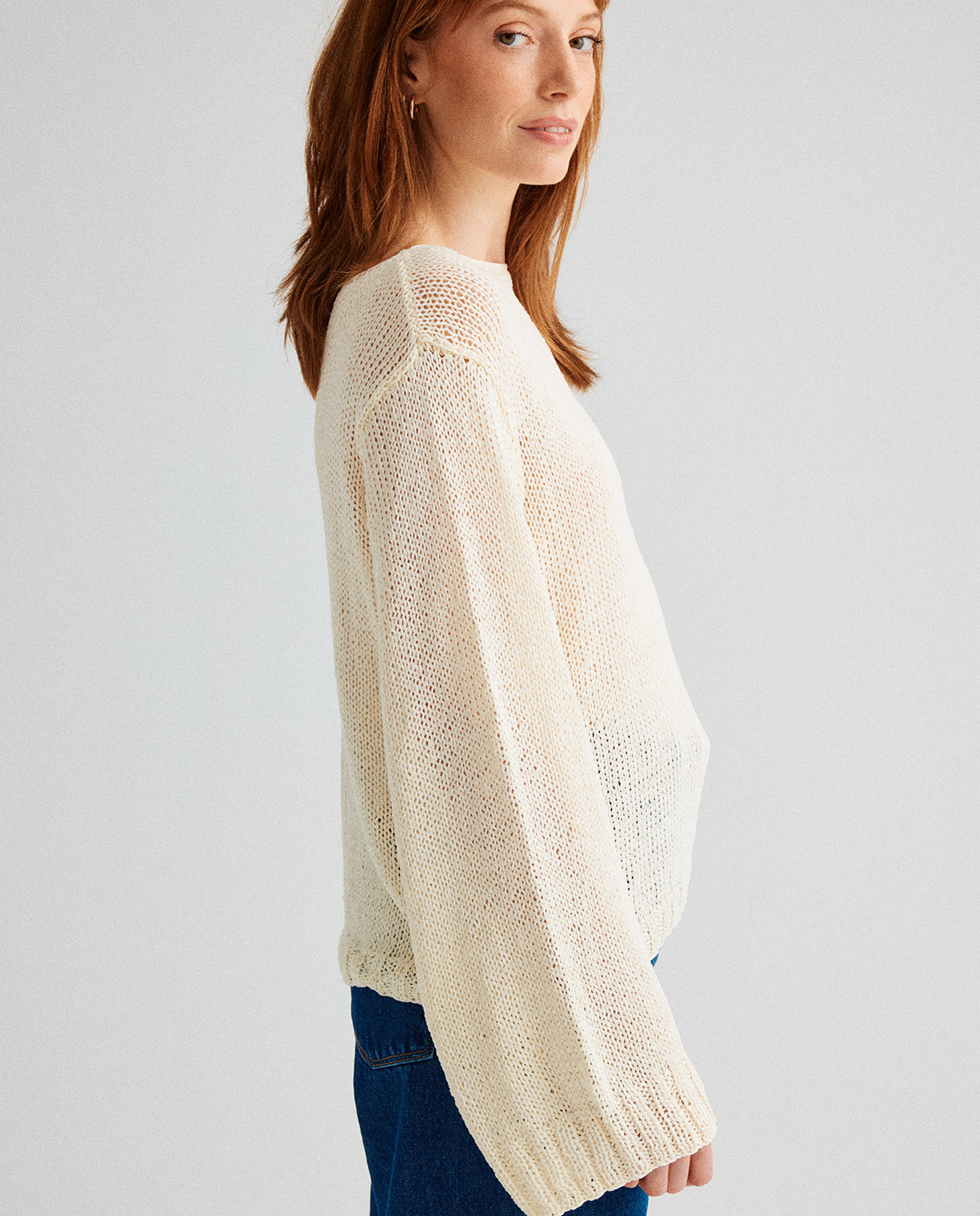 Women's Sweater Model Aline