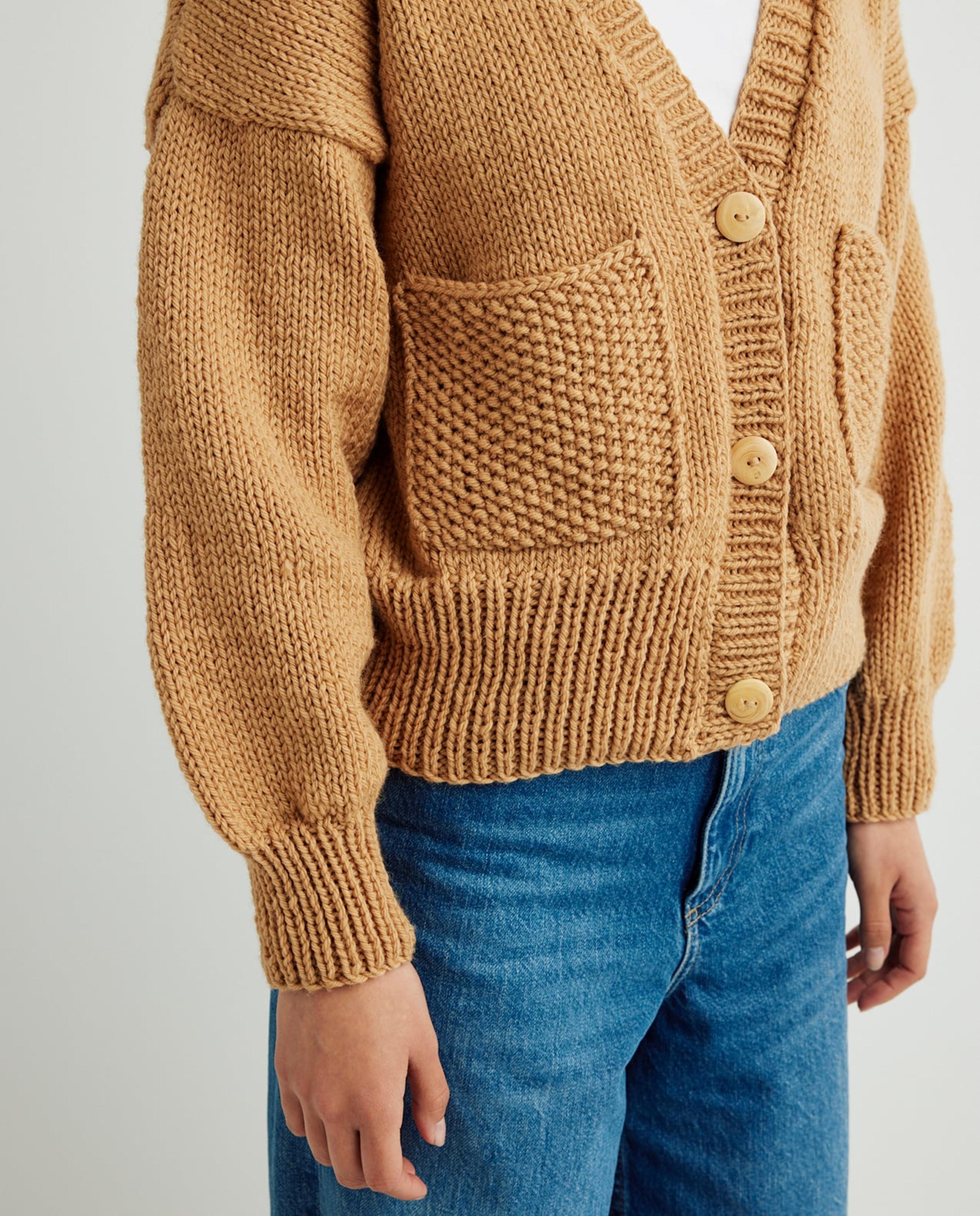 Svea Women's Cardigan Model