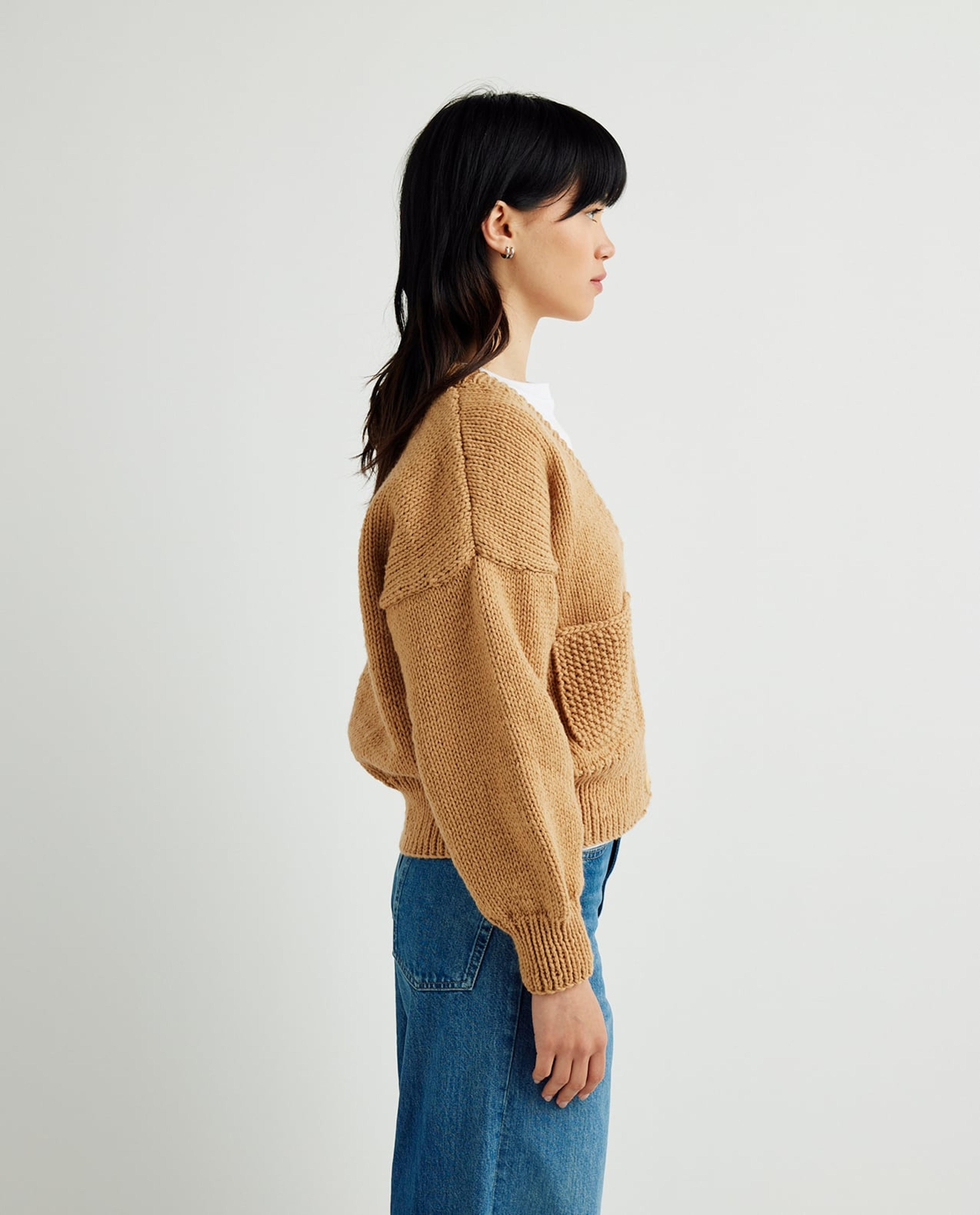 Svea Women's Cardigan Model
