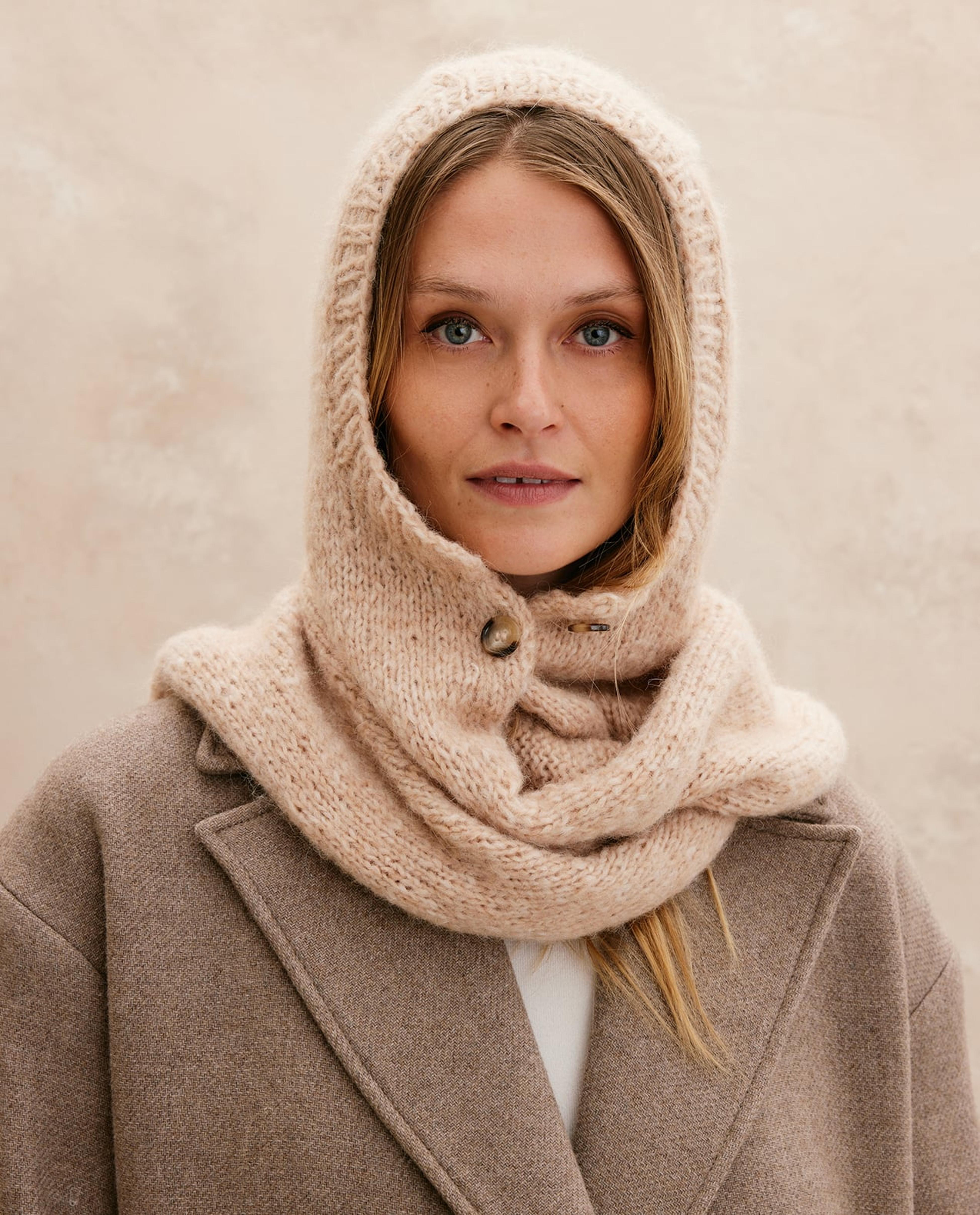 Women's Hooded Scarf Model Timéo