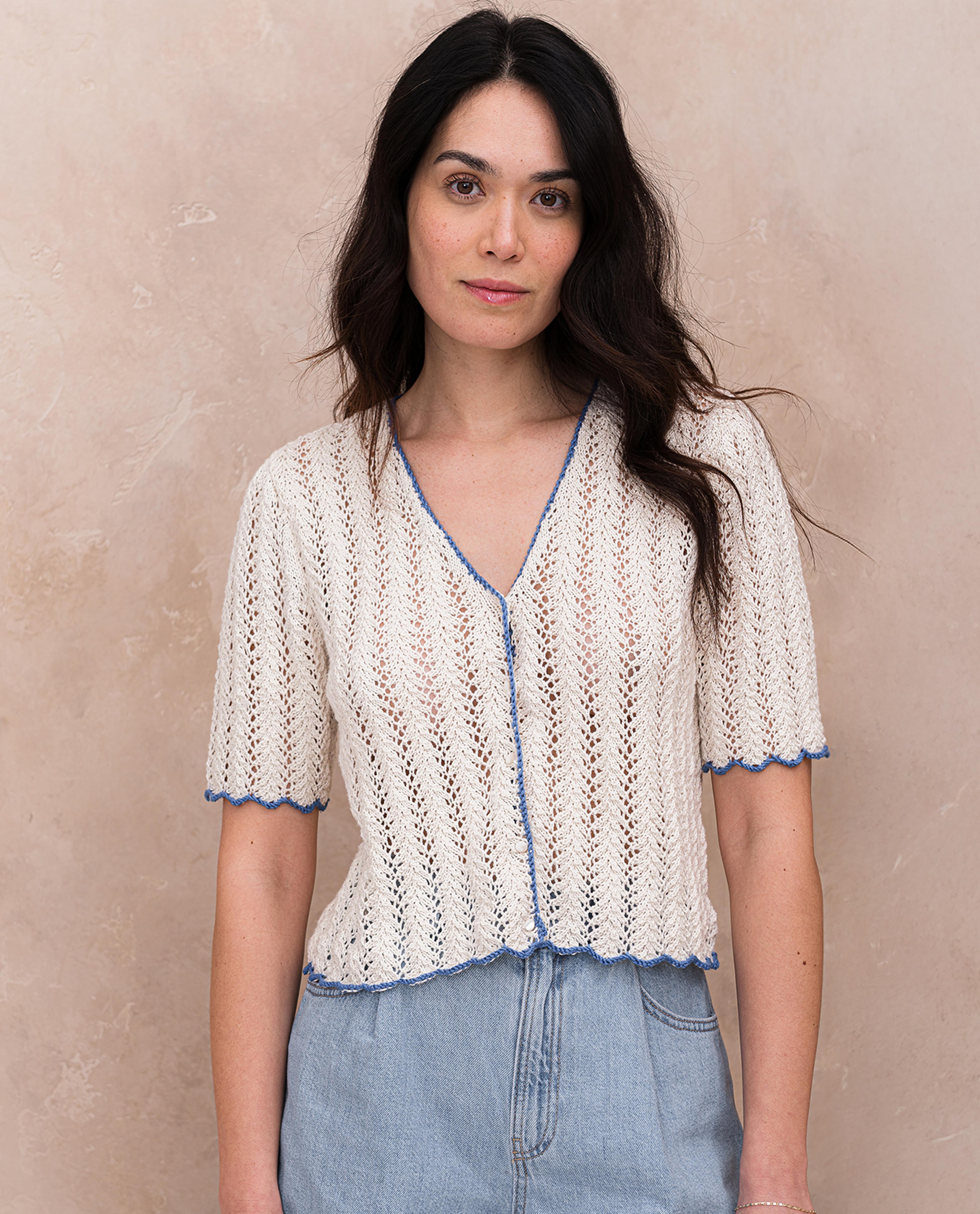 Livie Women's Cardigan Model