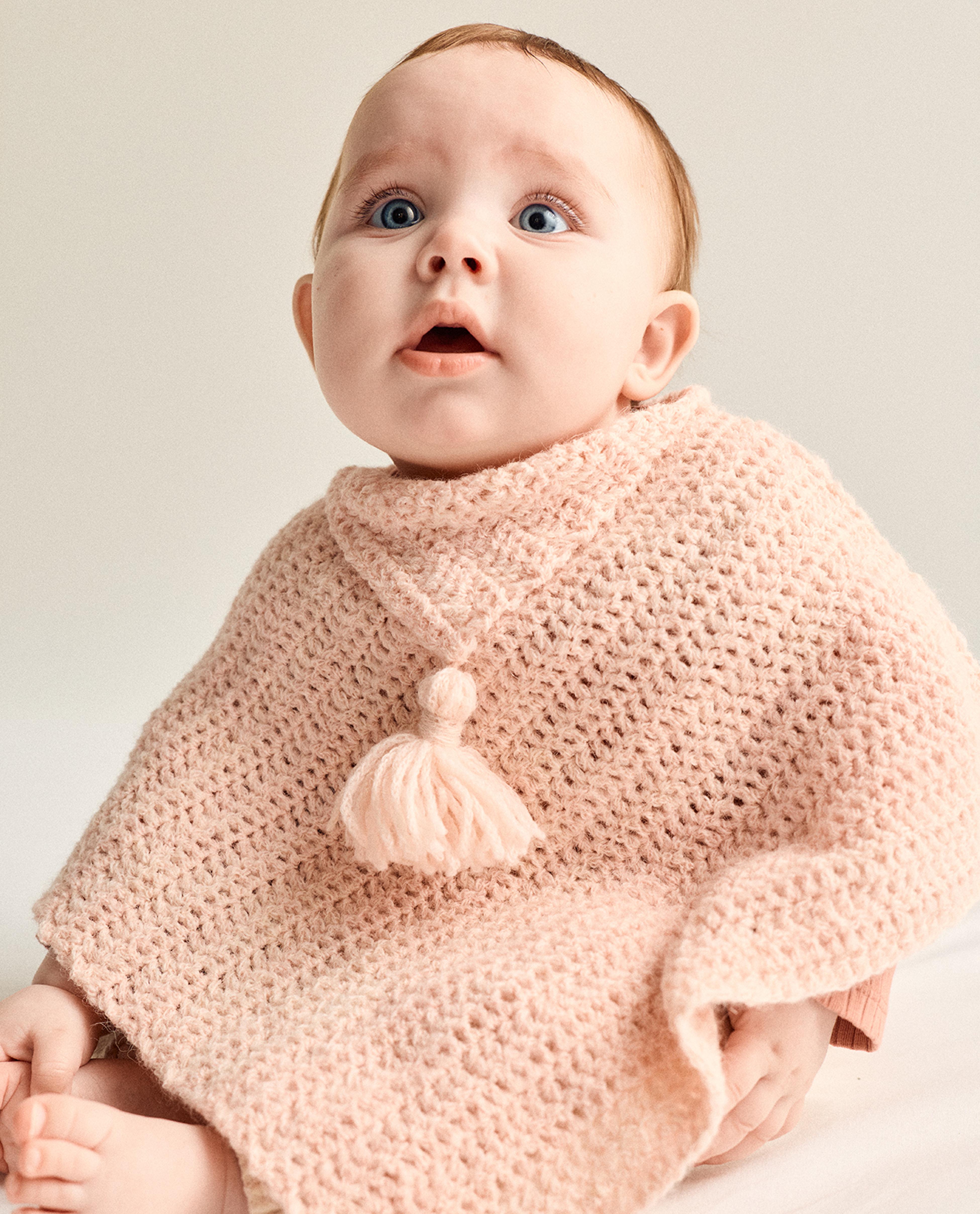 Layette Poncho Léotime model