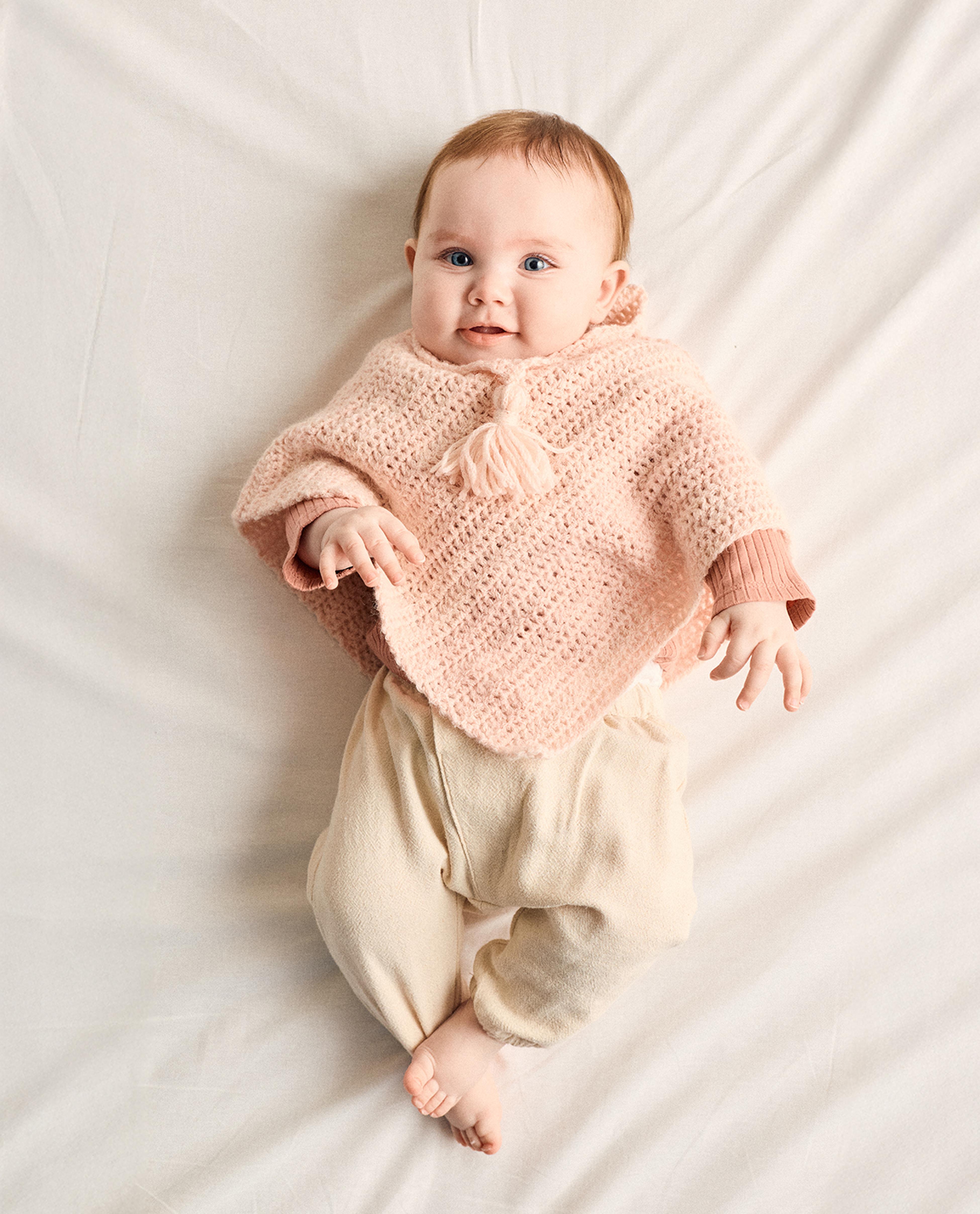 Layette Poncho Léotime model