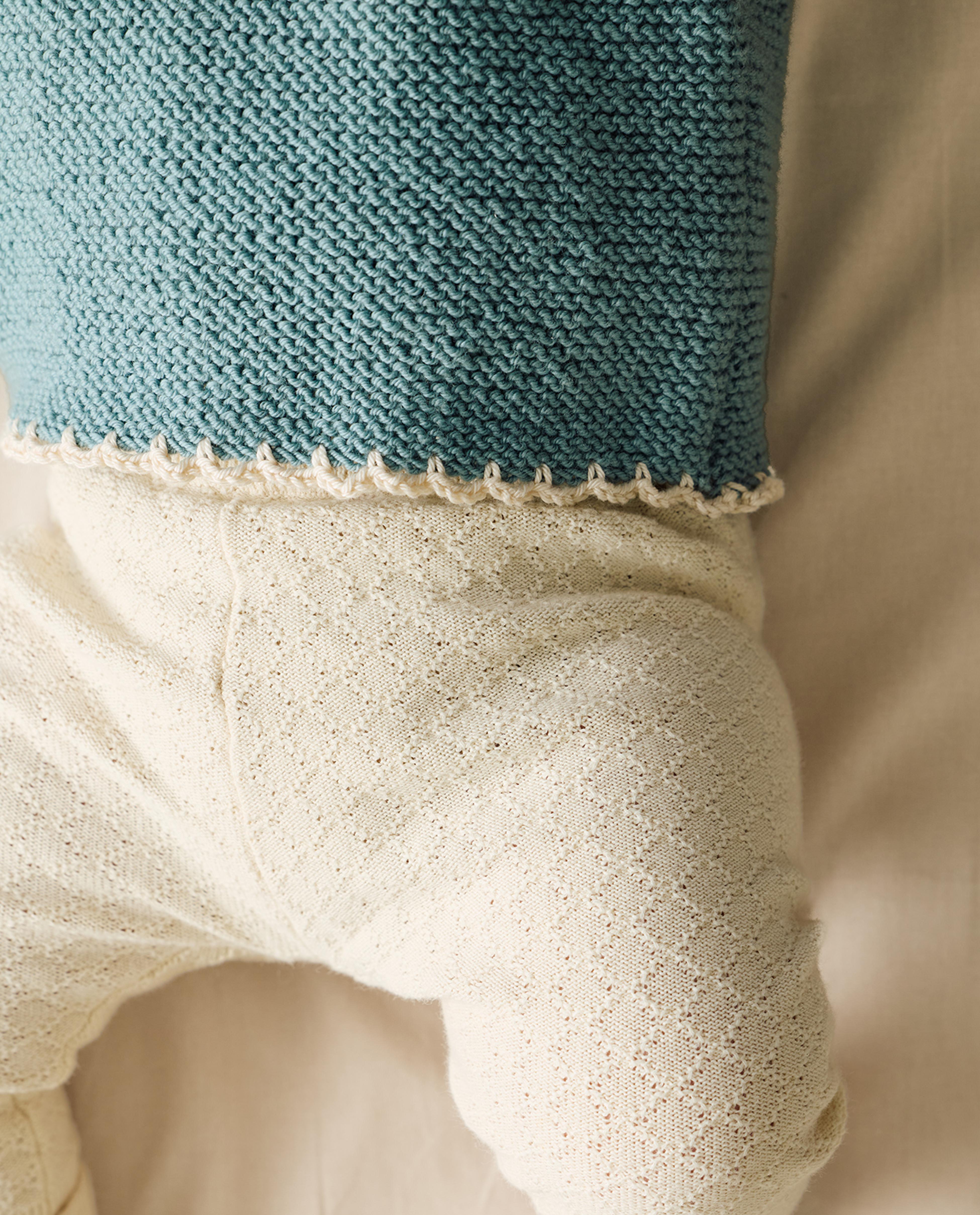 Modèle Pull Layette Violette