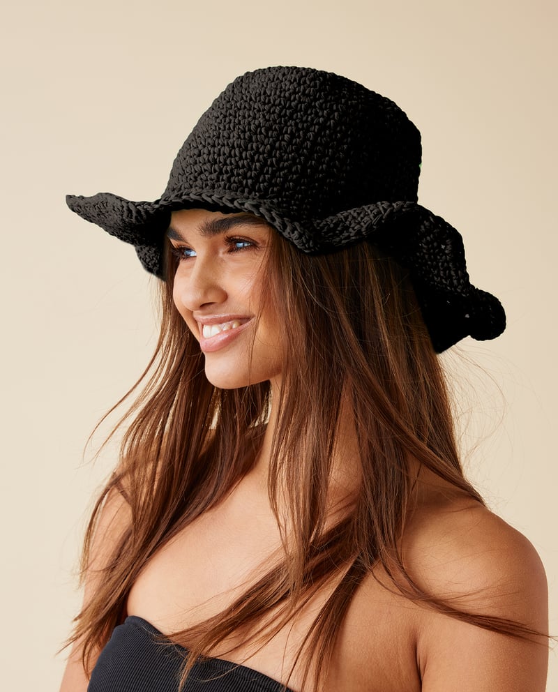 Chapeau Crochet En Papier (rafia) Avec Petite Fleur Et Perle En Bois Ivoire - Taille 52 Cm, Neuf